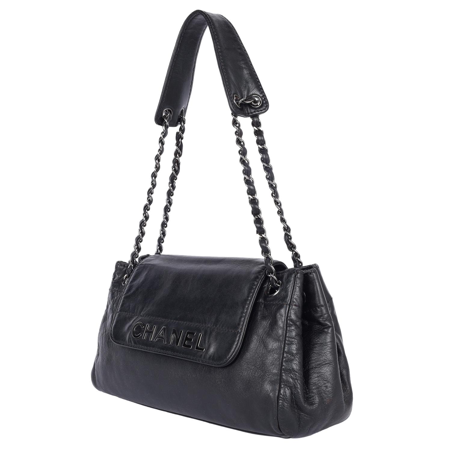 Chanel Rock 'n Chic Borsa a fisarmonica con patta in nero in vendita 2