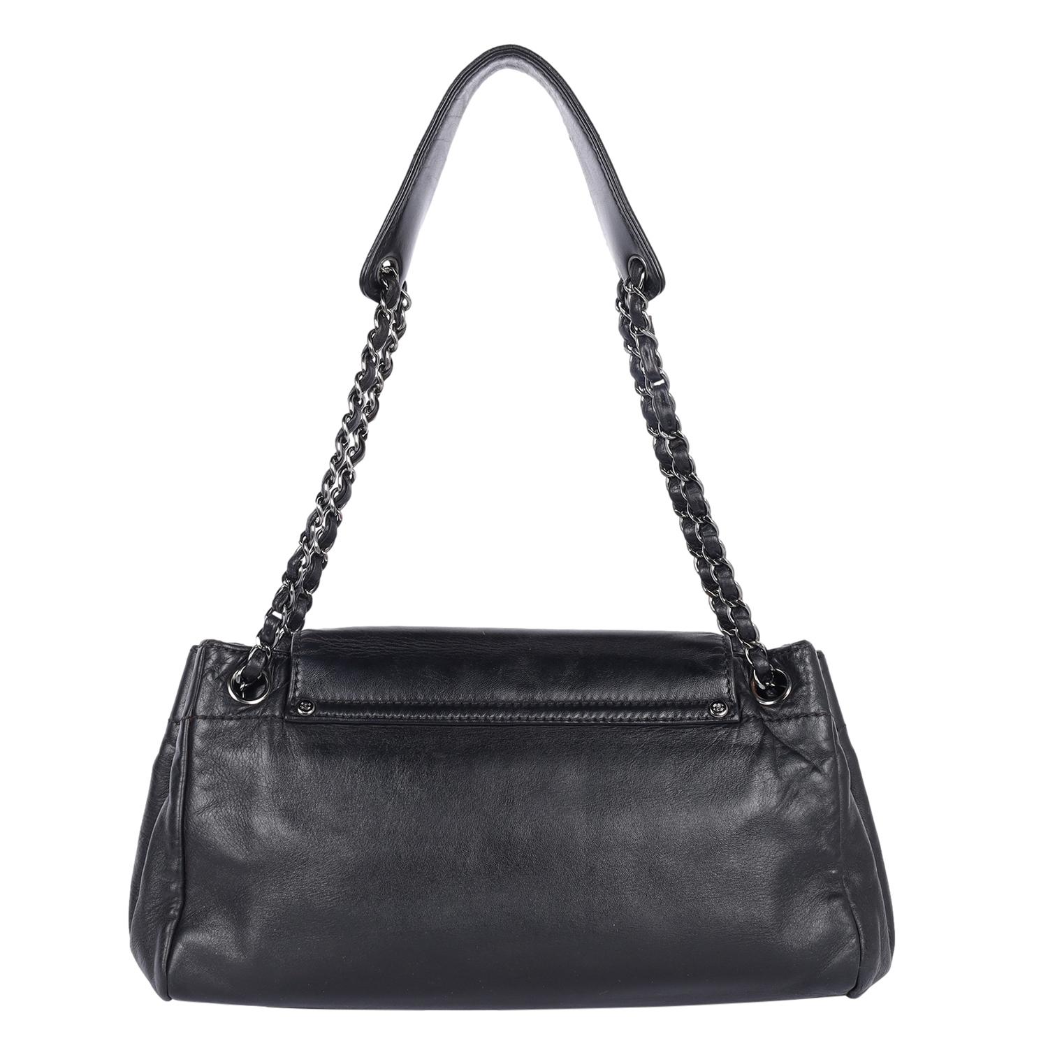 Chanel Rock 'n Chic Borsa a fisarmonica con patta in nero in vendita 3
