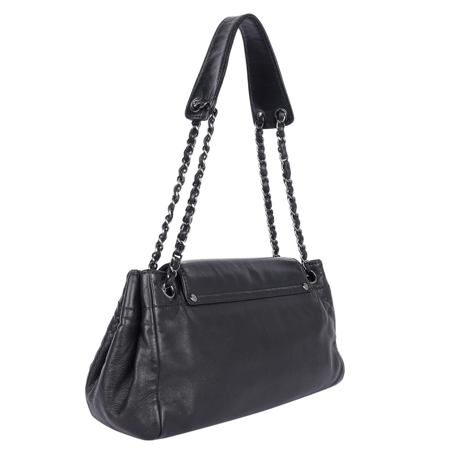 Chanel Rock 'n Chic Borsa a fisarmonica con patta in nero in vendita 4