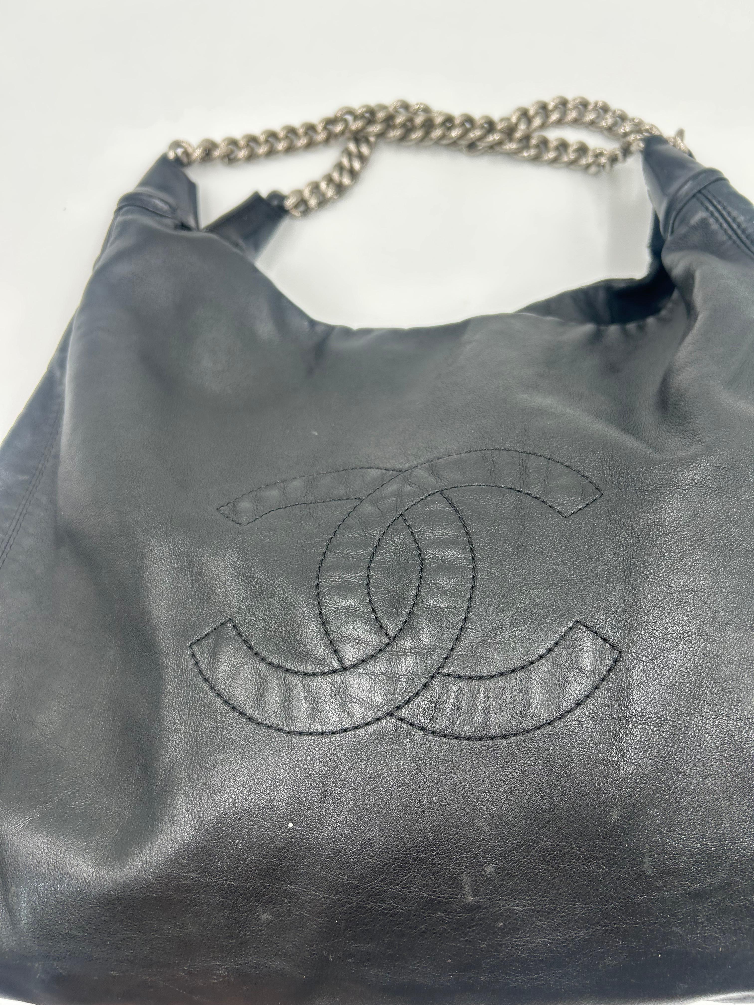 Borsa Hobo Chanel Rodeo Drive in pelle d'agnello nera 2008 In condizioni buone in vendita a Palm Beach, FL