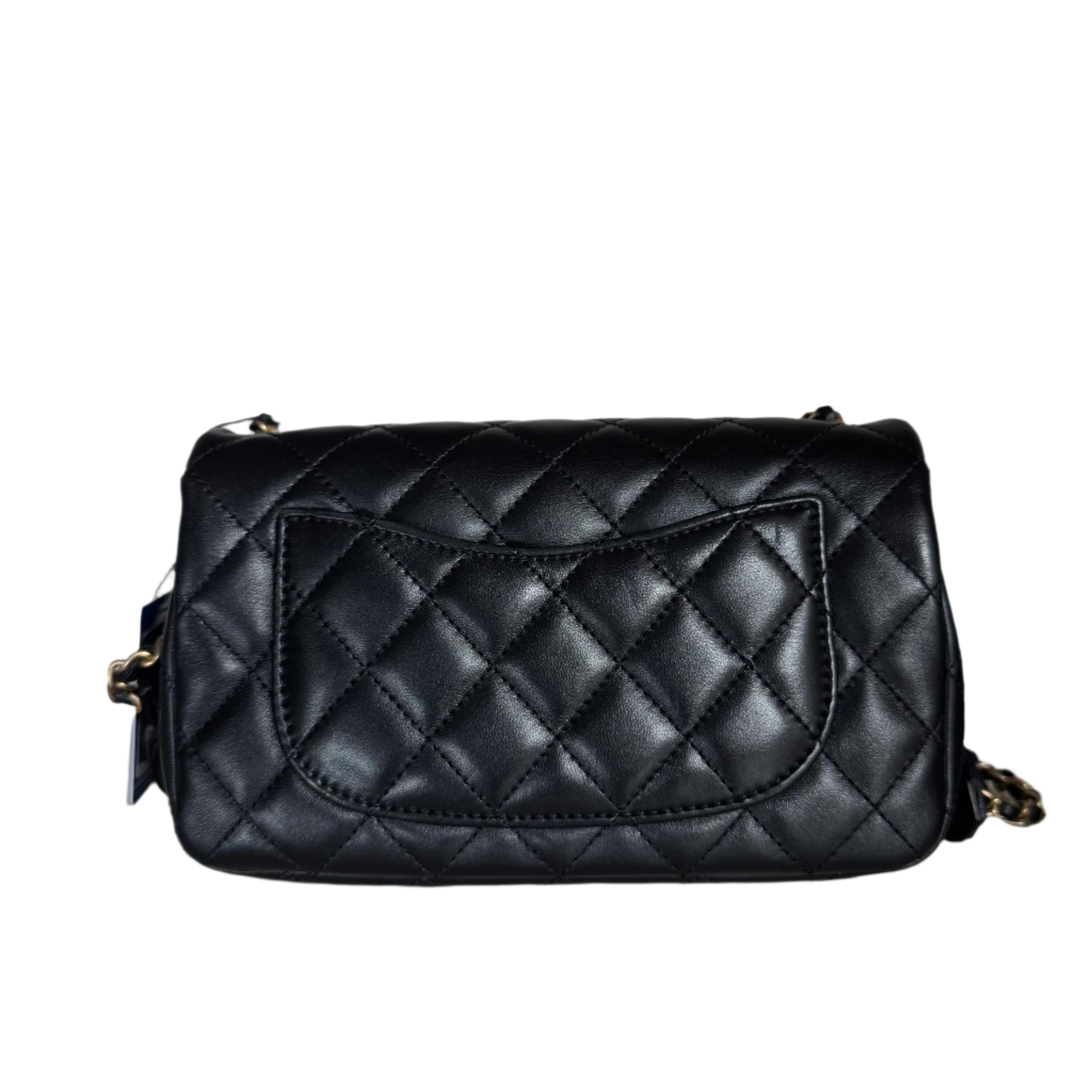 Chanel Romance Classic Flap Mini Black Lambskin Leather Gold Hardware, 2021 In Excellent Condition In AUBERVILLIERS, FR