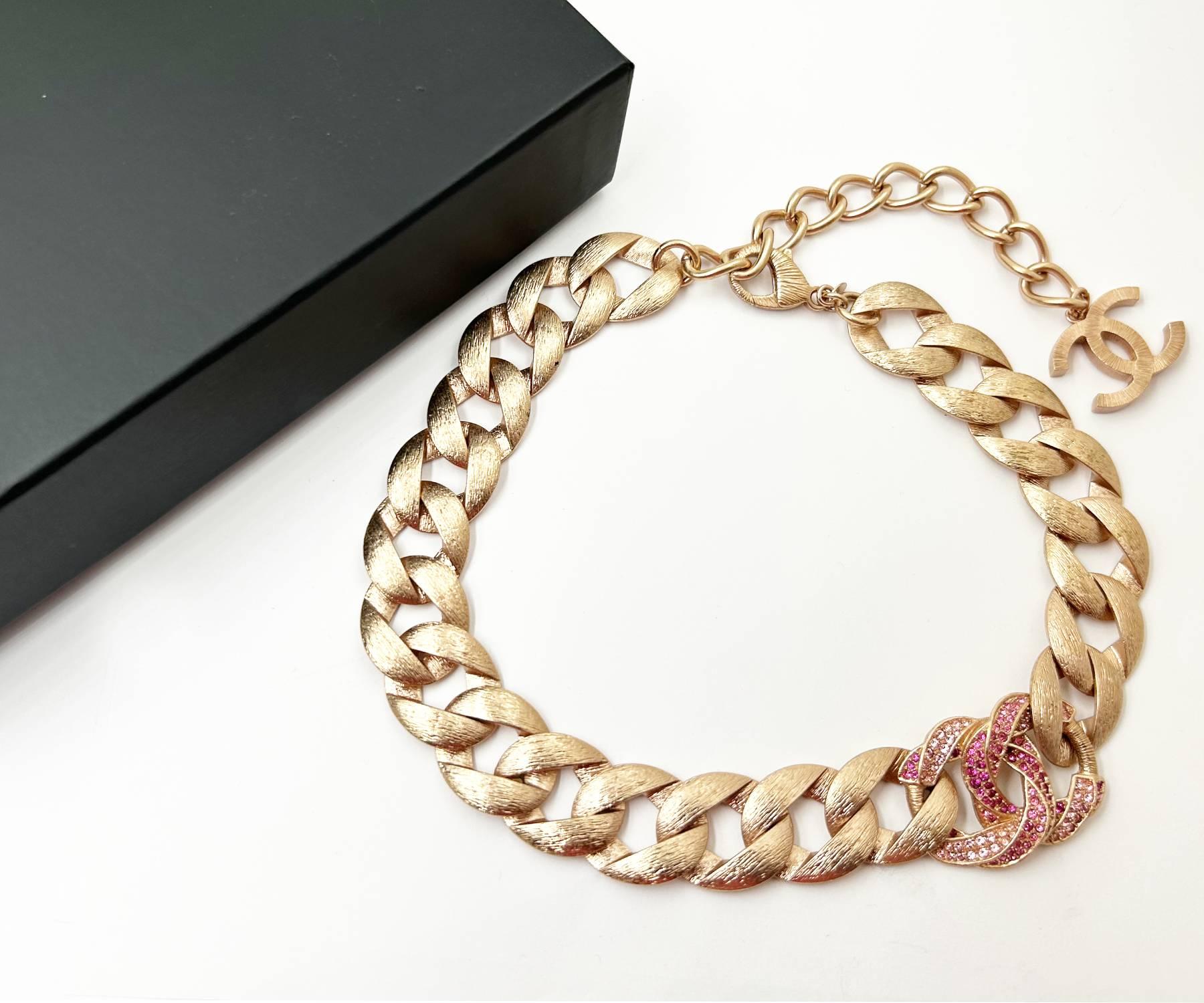 Chanel Collar Gargantilla Cadena Cristal Oro Rosa CC Fucsia Artesano en venta