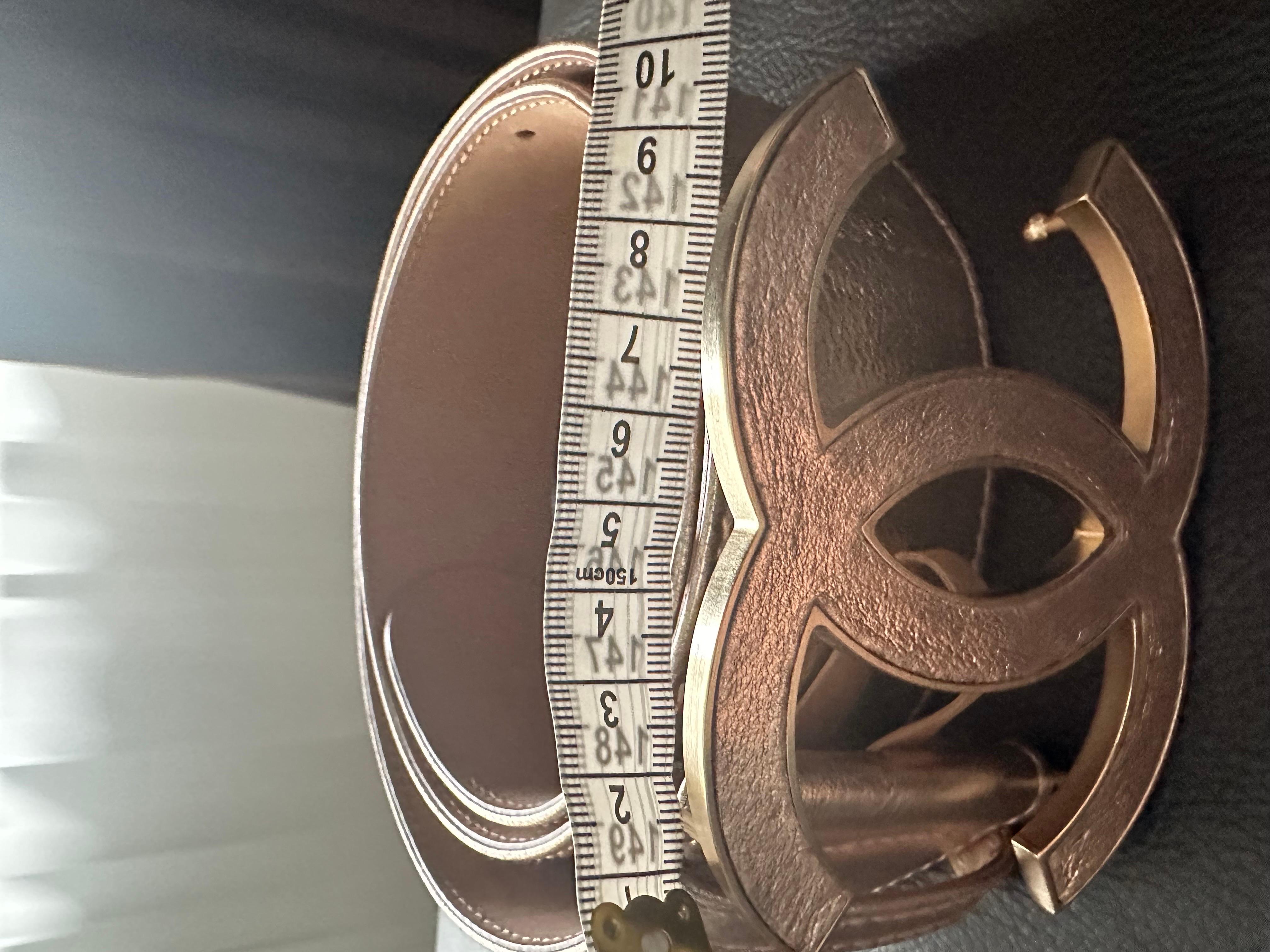 Chanel Roségold Metallic CC Gürtel mit Schnalle Größe 80/32 im Angebot 1