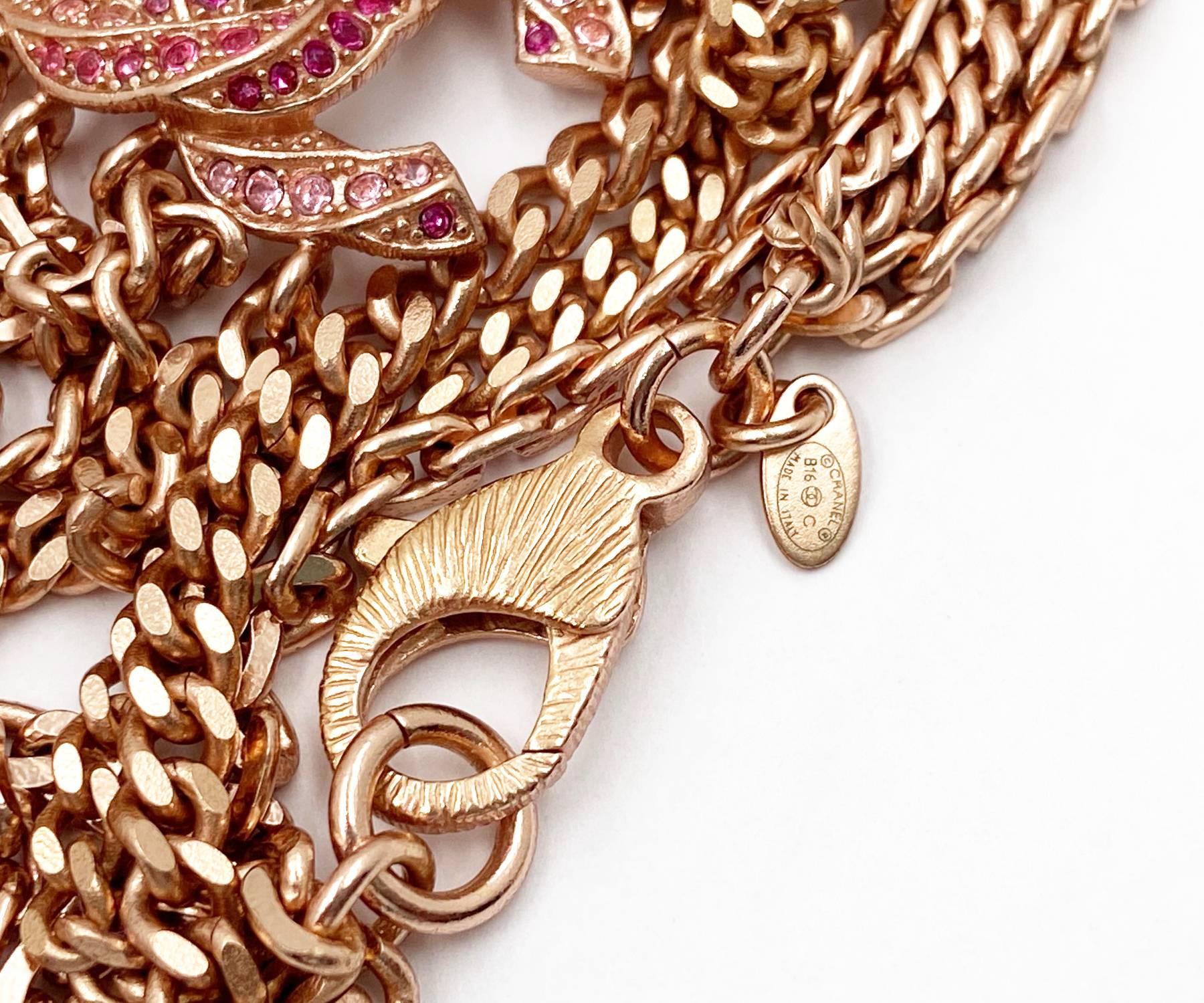 Femenino o masculino Chanel Collar Oro Rosa Twisted CC Fucsia Rosa Cristal Multi Cadena