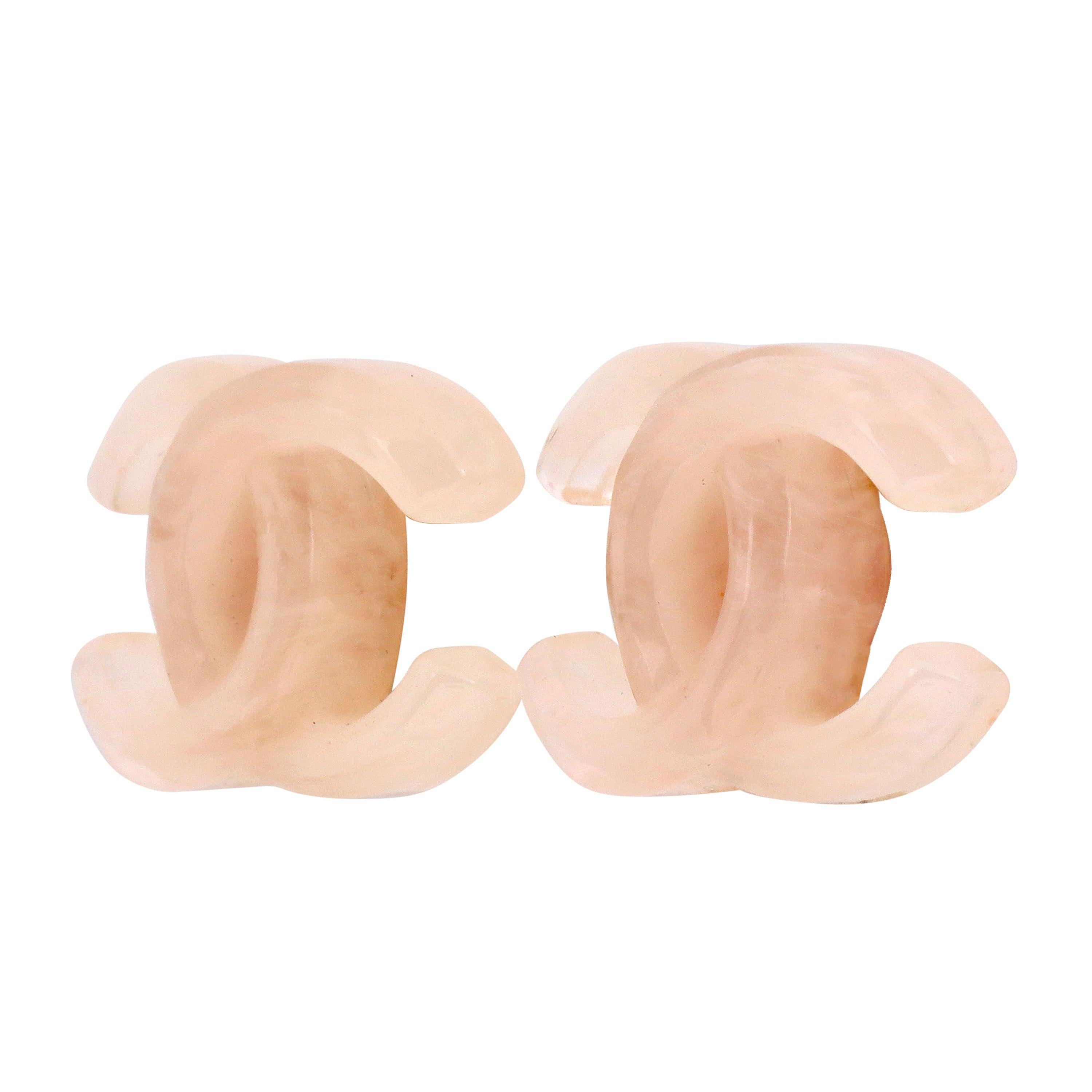 These authentic. Chanel Rose Quartz Lucite CC Earrings are in excellent condition from the late 80’s- early 90’s. Rose quartz Lucite CC clip on earrings.  Pouch or box included. 

PBF 14021
