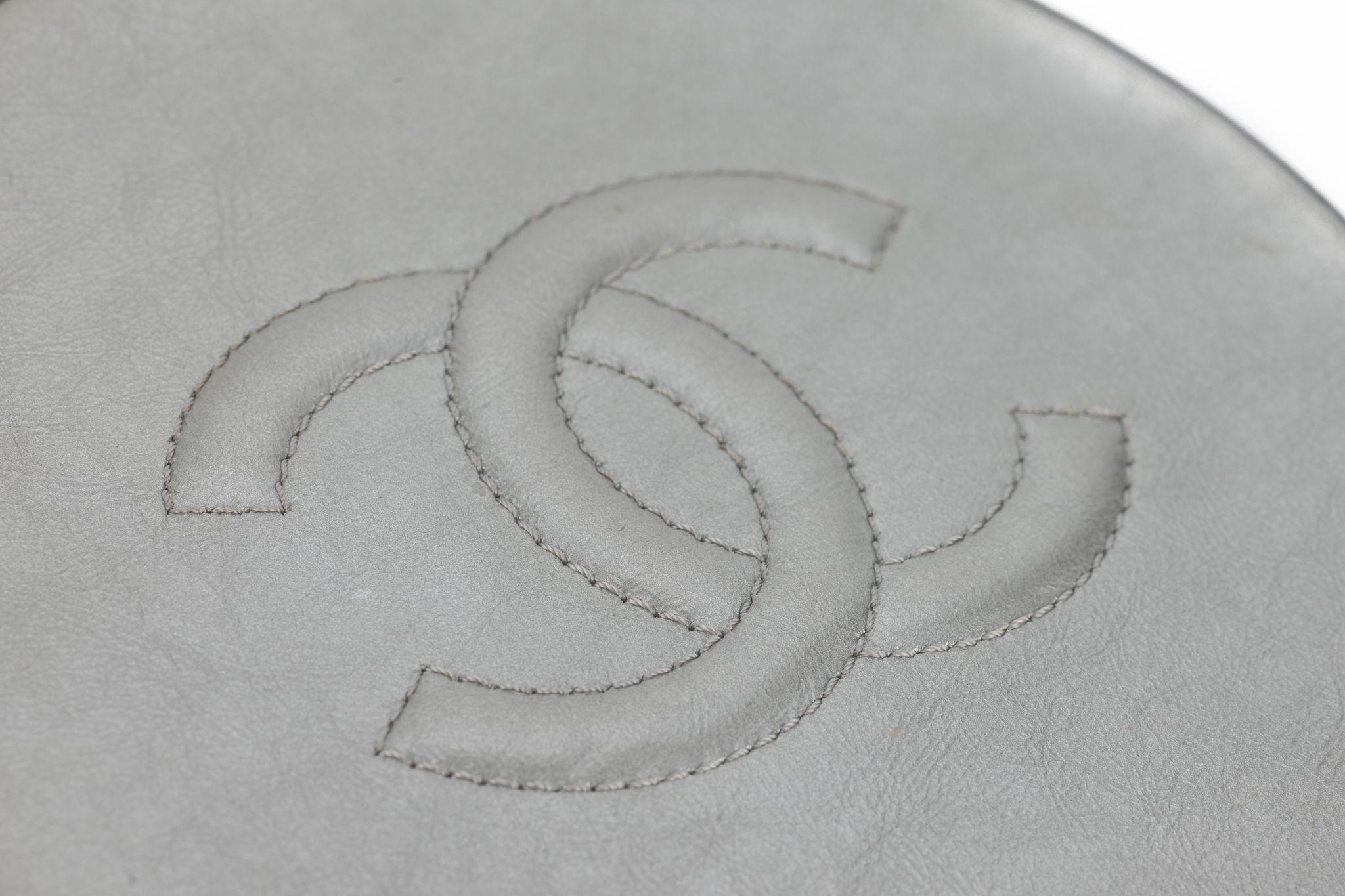 Chanel Borsa a tracolla rotonda come la terra Glaz in vendita 2