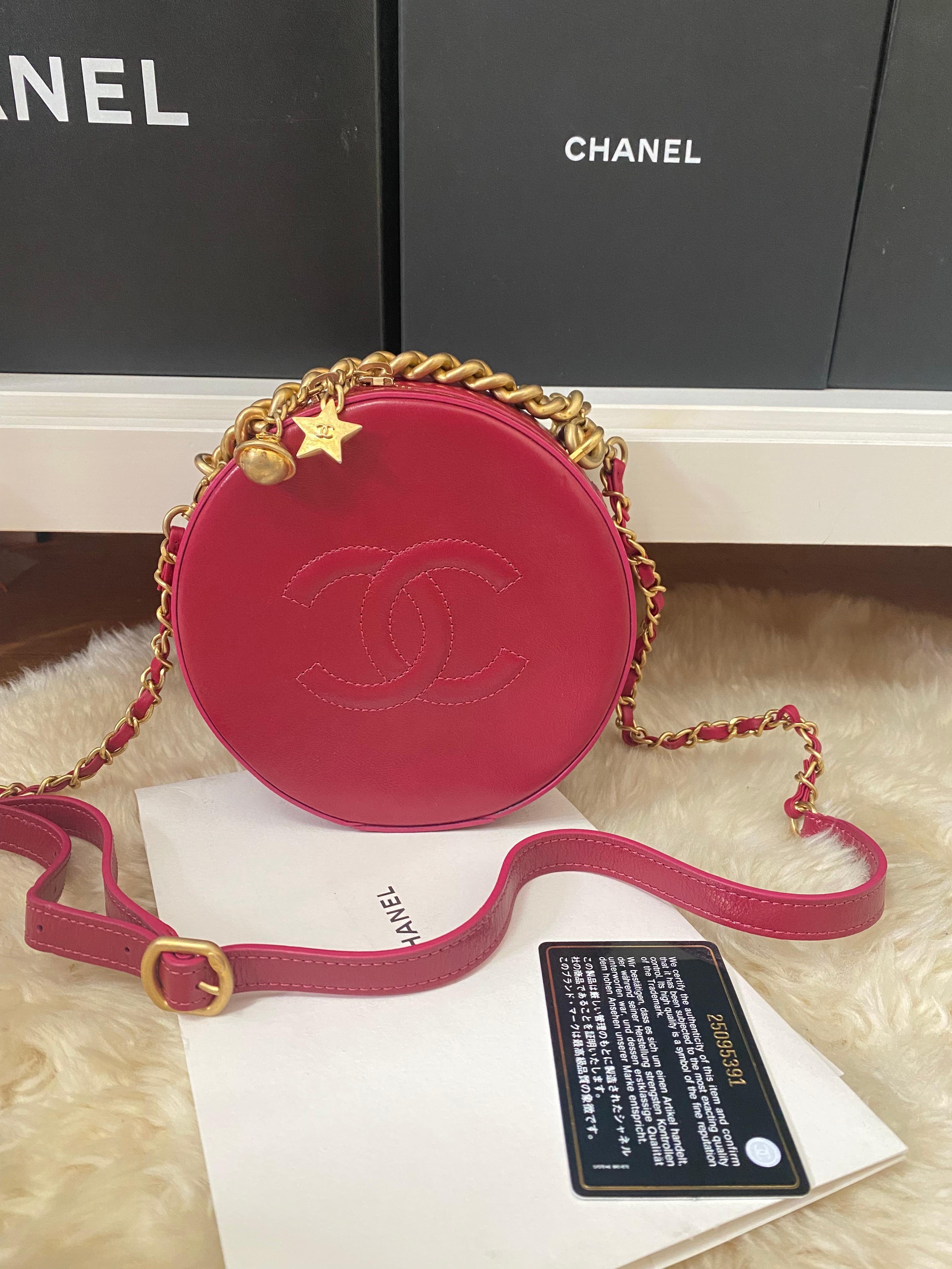 This Chanel Round as Earth Crossbody Patent, crafted from pink patent leather, features a short chunky chain strap, round silhouette, and gold-tone hardware. Its zip closure opens to a fabric interior with slip pocket. 

Estimated Retail Price: