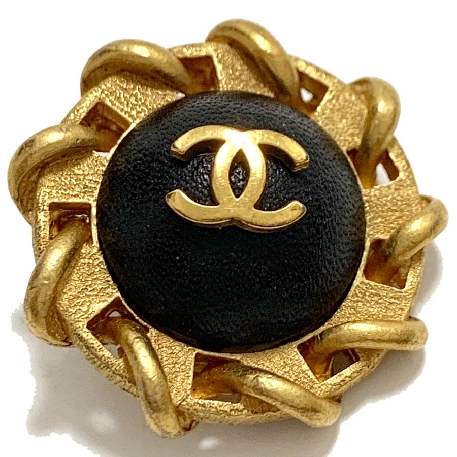 Women's CHANEL Round Black Vintage Leather Clips