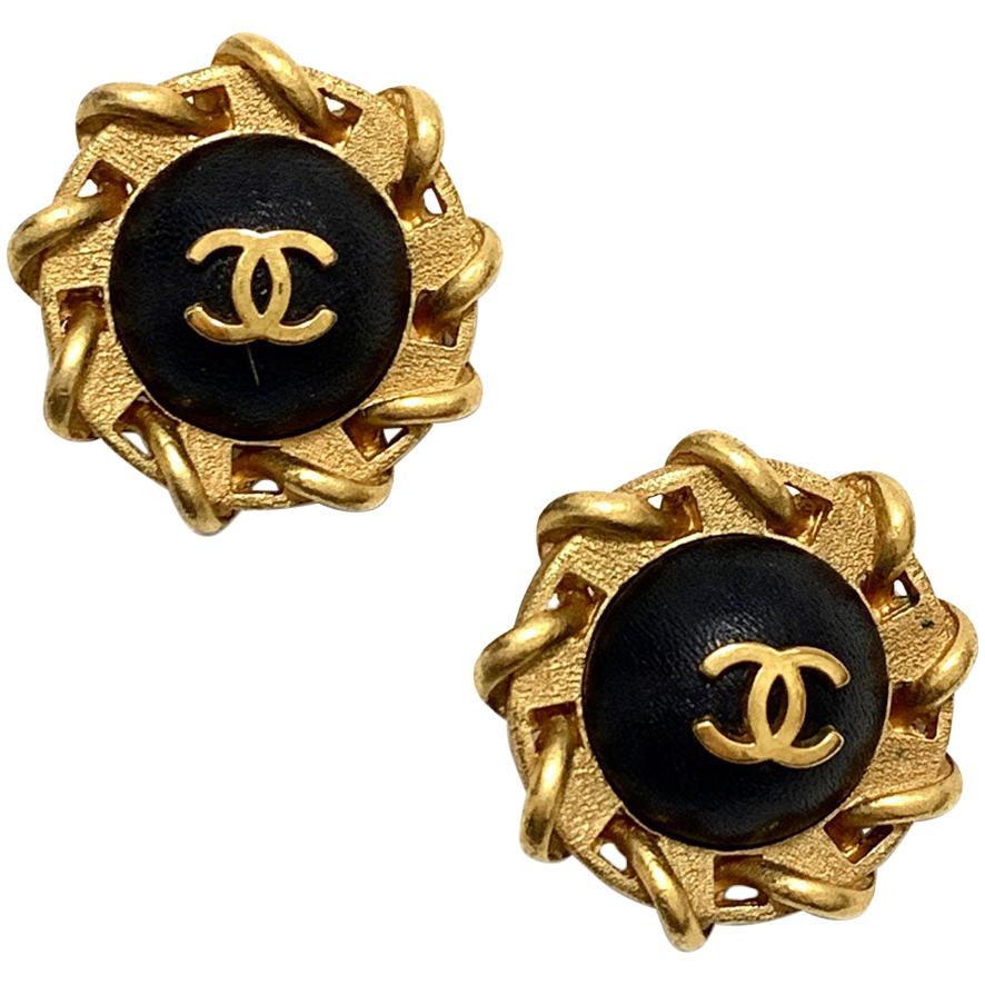 CHANEL Round Black Vintage Leather Clips