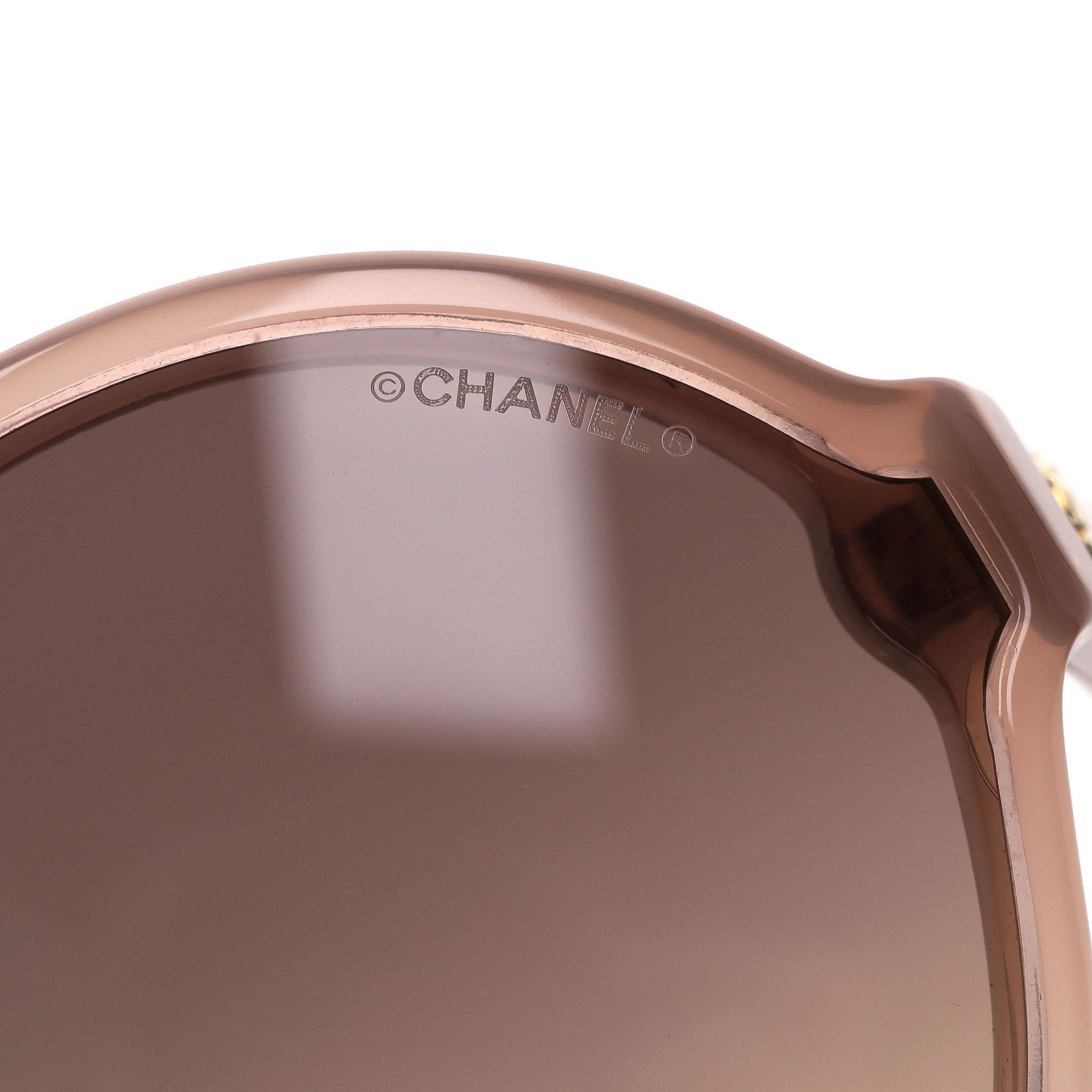 Chanel Runde Sonnenbrille mit 'CC'-Logo im Angebot 1