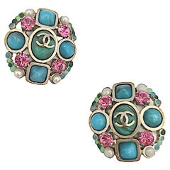 CHANEL Round Clip-on Earrings in Gilt Metal