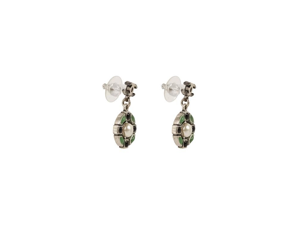 A lovely pair of Chanel CC drop earrings for sale in cream, black and green with silver hardware. A preloved pair in excellent condition.

This item is pre-owned and has been worn, any signs of wear can be seen in the images or are described in