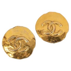 Chanel Round Earrings in Hammered Gold Metal