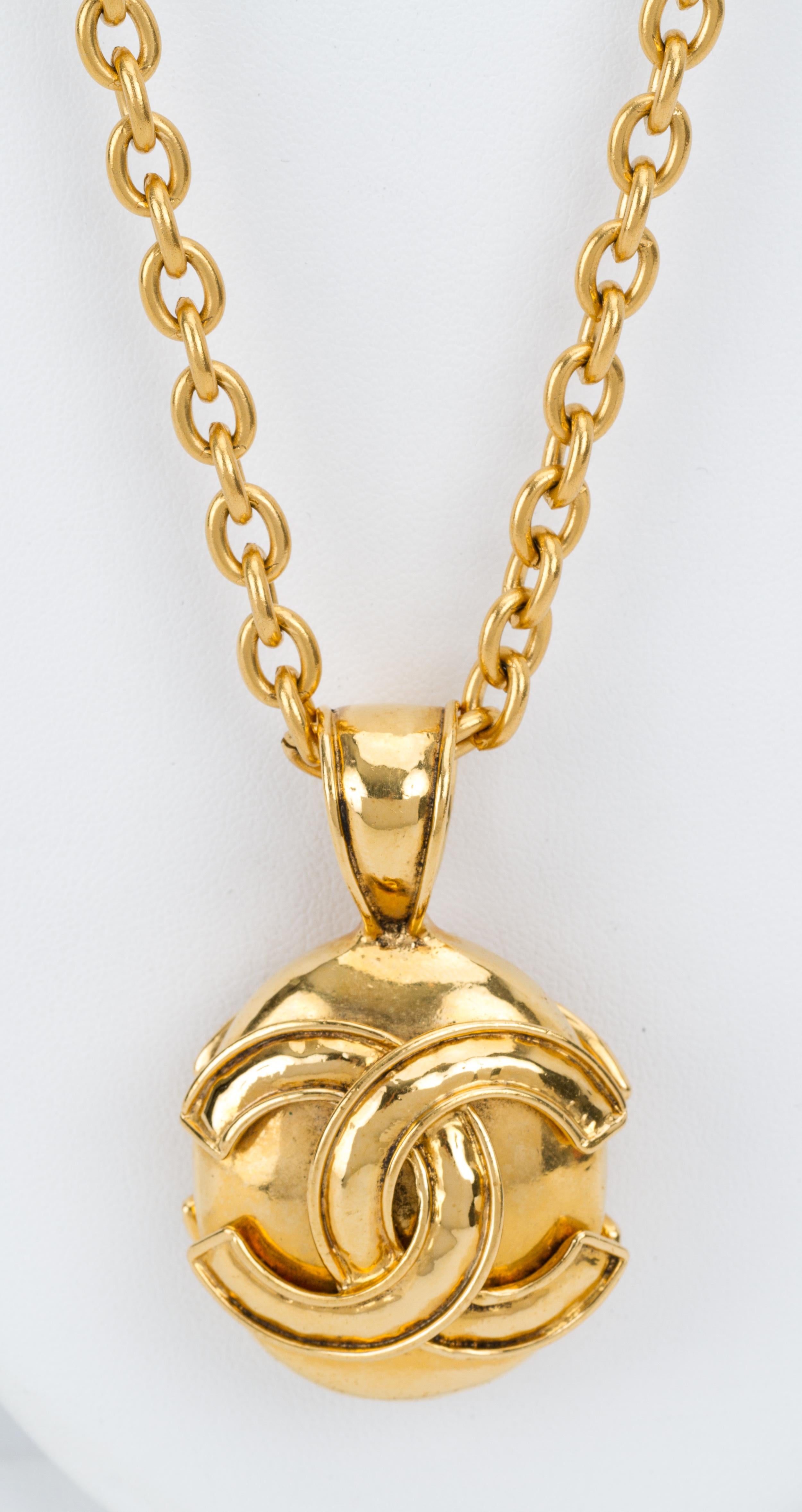 small chanel logo necklace