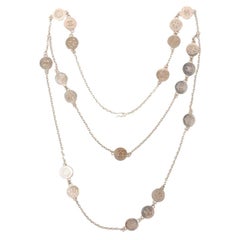 Chanel Halskette mit runden Multi-Motiv-Motiven, Silber, 1998