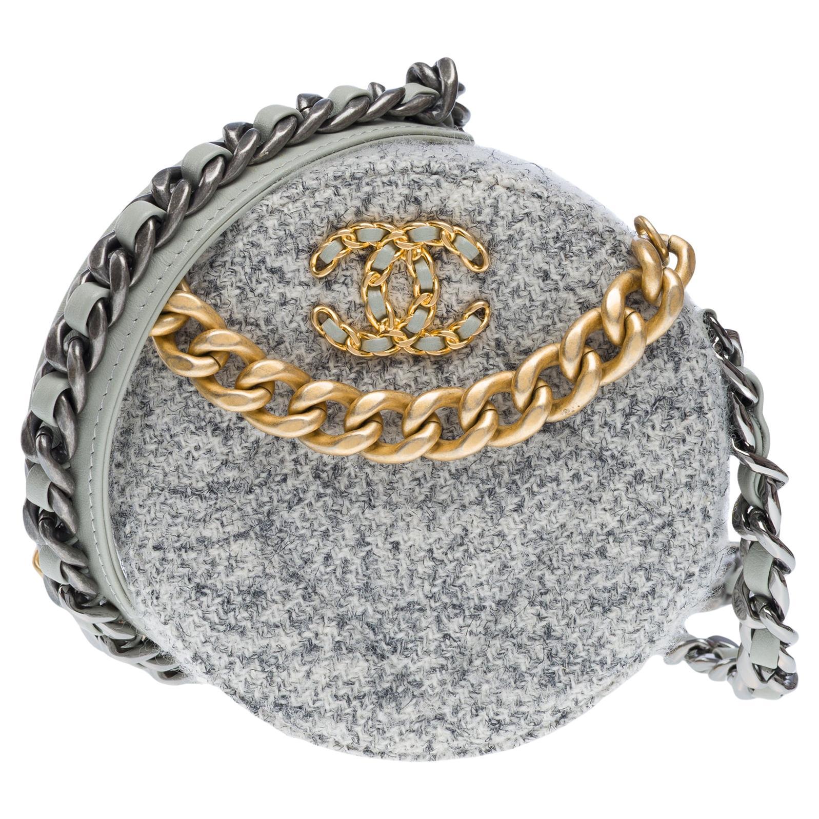 Chanel "Round On Earth" shoulder bag in Quilted Grey quilted Tweed, GHW For Sale