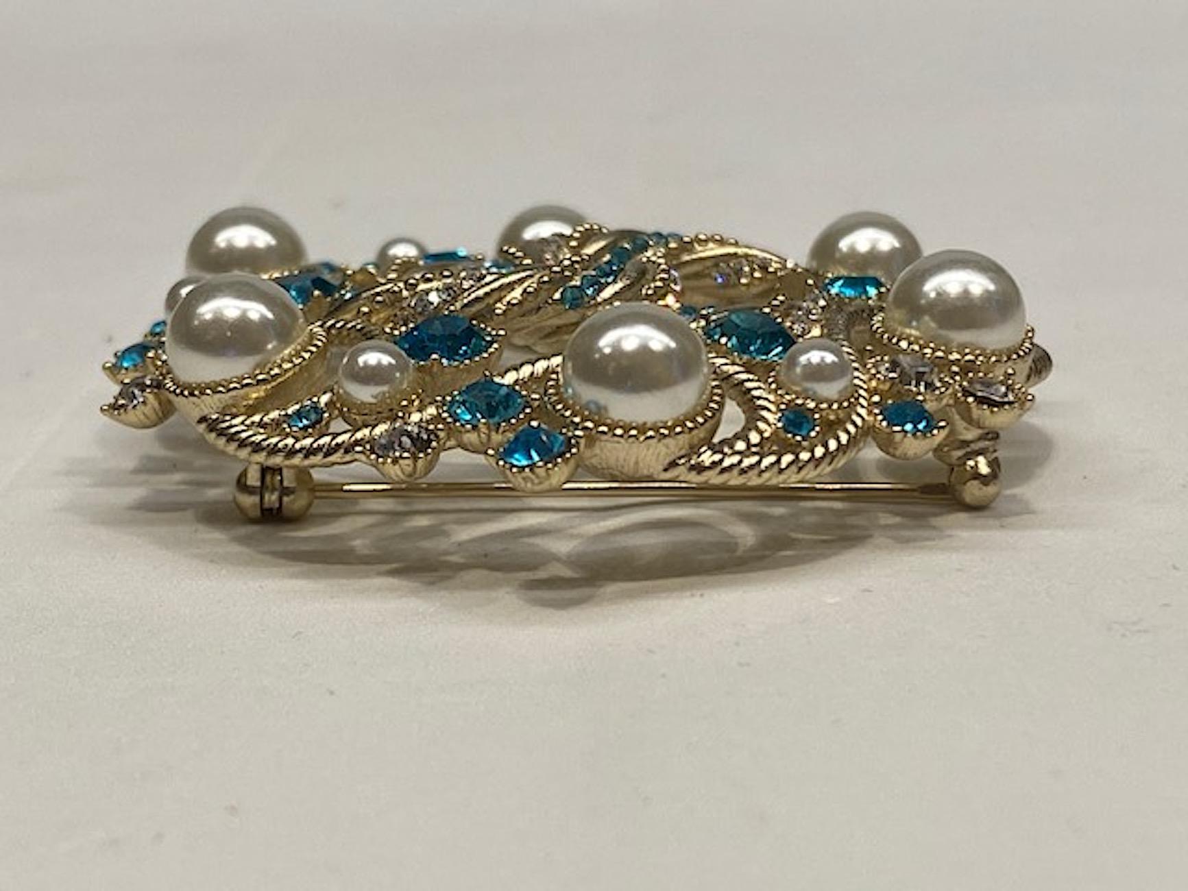 Women's Chanel Round Pearl, & Rhinestone Brooch, Cruise Collection 2019