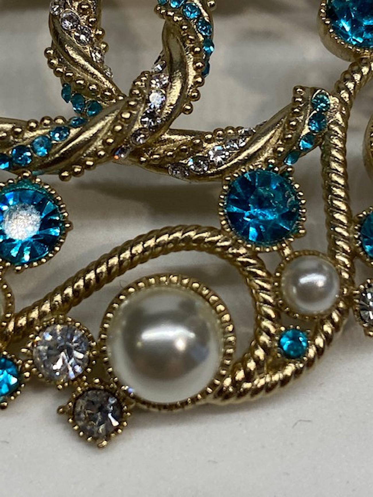 Chanel Round Pearl, & Rhinestone Brooch, Cruise Collection 2019 2
