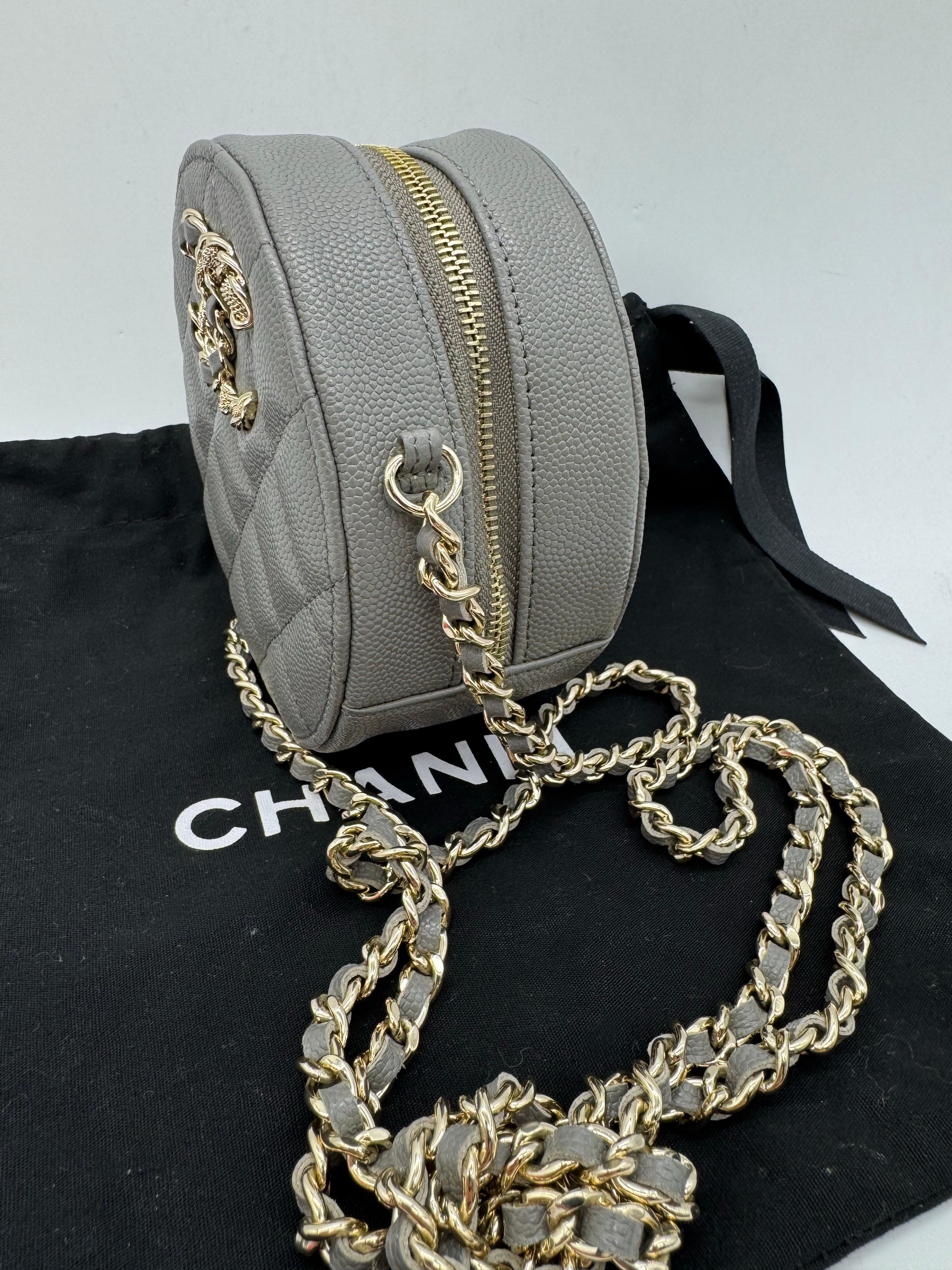 Chanel Round Sling Clutch w Chain French New Wave Grey Caviar For Sale 3