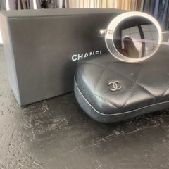 Chanel Gafas de Sol Redondas Blancas y Plateadas con Logo CC Principios de los 2000