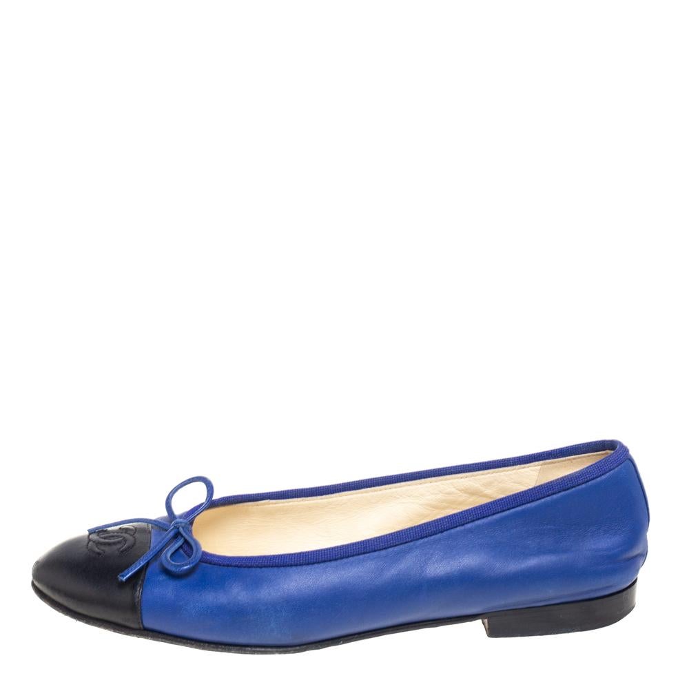 A common sight in the closets of fashionistas is a pair of Chanel ballet flats. They are perfect to wear on busy days and just stylish enough to assist one's style. These are crafted from black and royal blue leather and feature little bows and the
