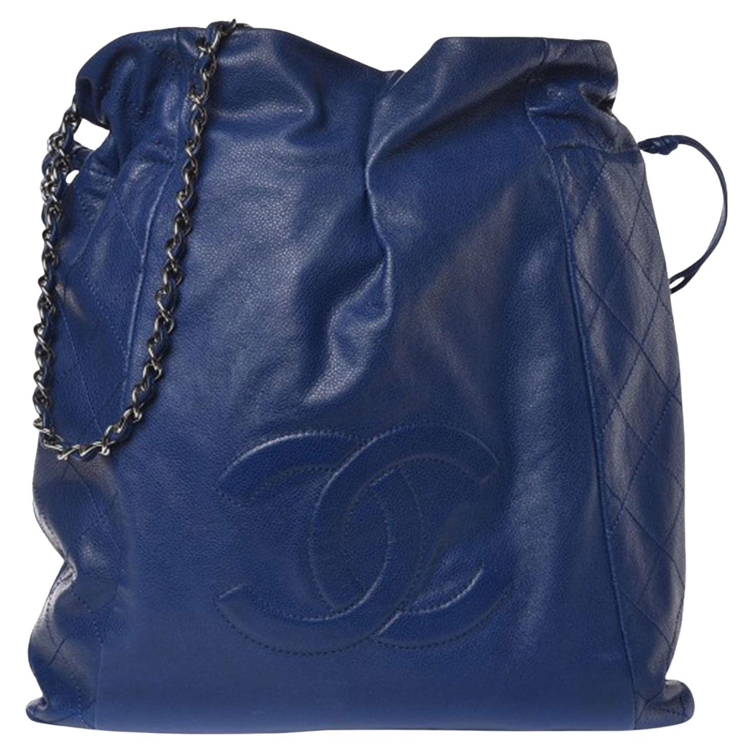 Chanel Bolsa de compras con cordón de imitación atemporal de piel de caviar azul real