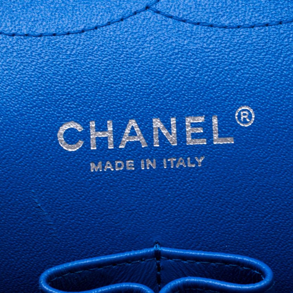 Chanel Royal Blue Chevron Quilted Leather Jumbo Classic Double Flap Bag In Good Condition In Dubai, Al Qouz 2