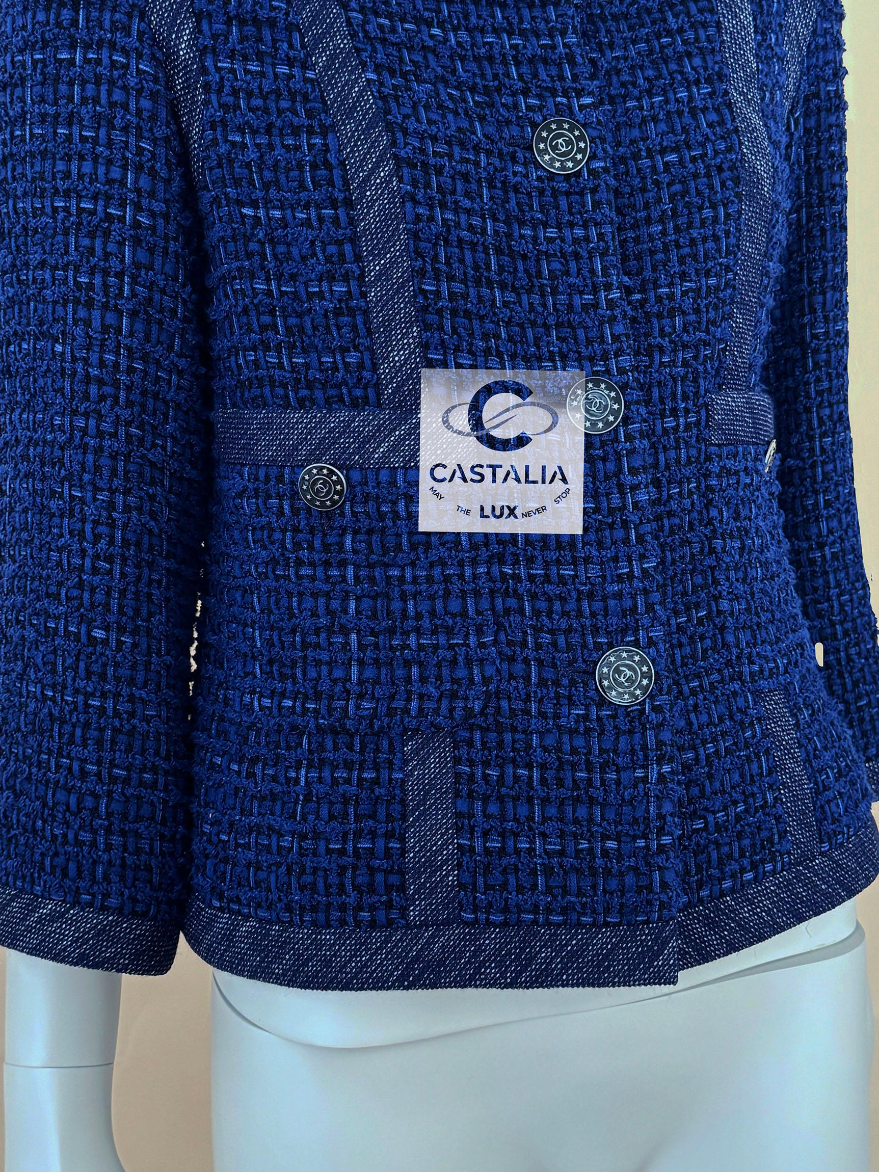 Women's or Men's Chanel 8K$ CC Buttons Royal Blue Lesage Tweed Jacket 36 FR For Sale
