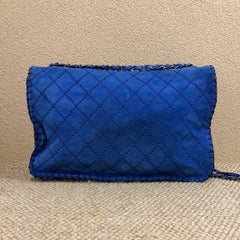 Chanel Jumbo-Tasche aus royalblauem Wildleder mit Whipstitch-Verzierung und Klappe, silberne Beschläge