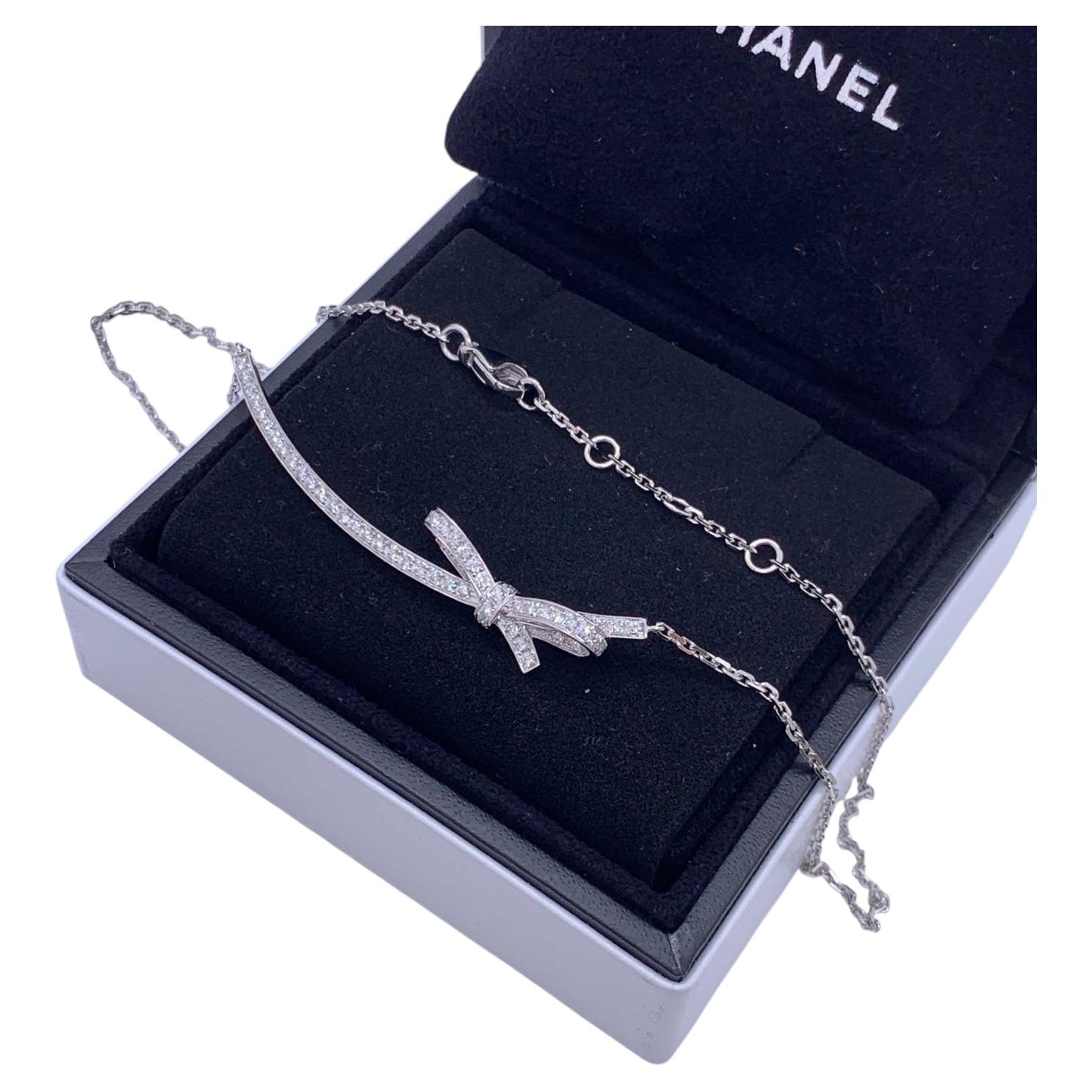 Chanel Ruban Bow Collana in oro bianco 18 carati con pavé di diamanti in vendita