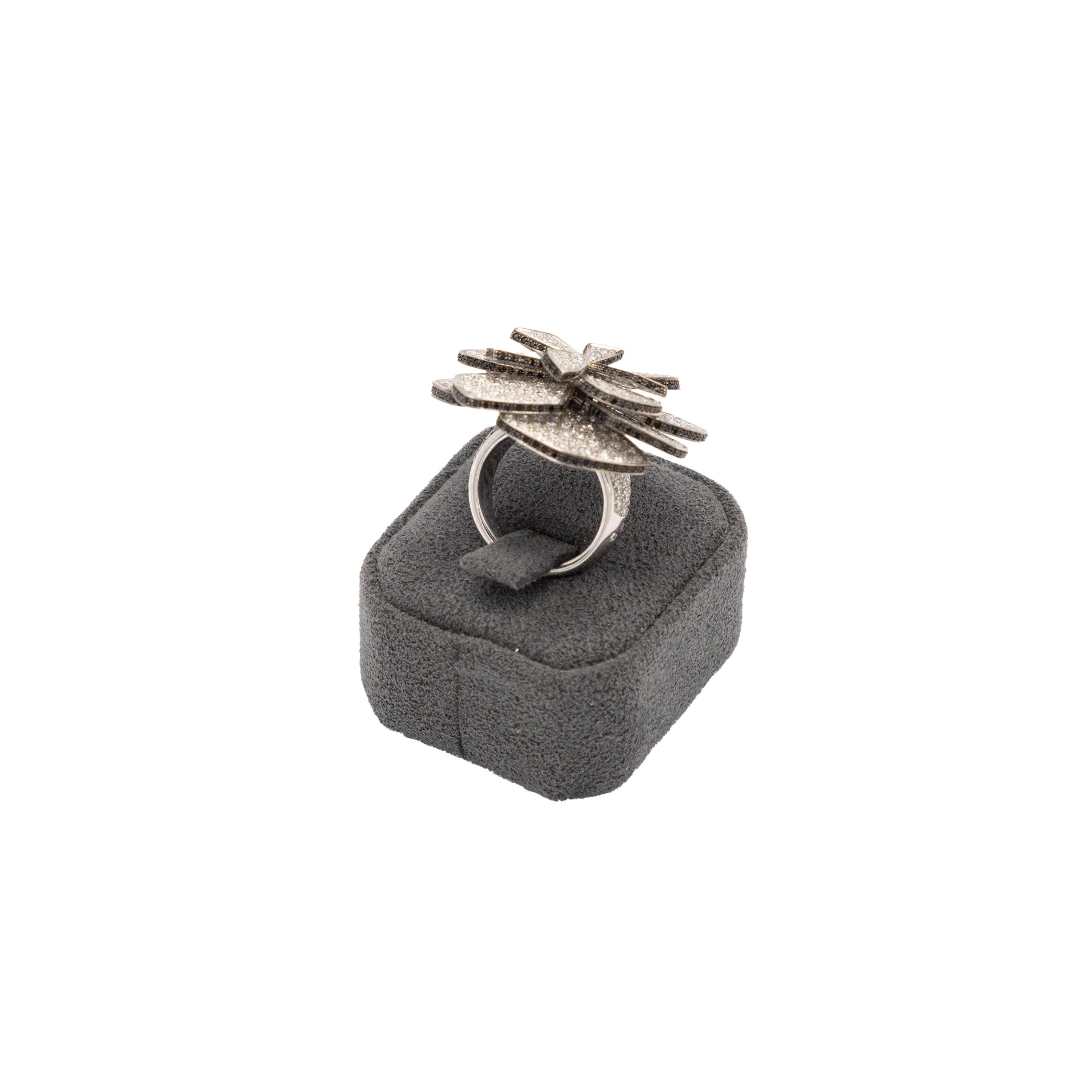 Chanel Ruban de Camélia Ring - '00s For Sale 1
