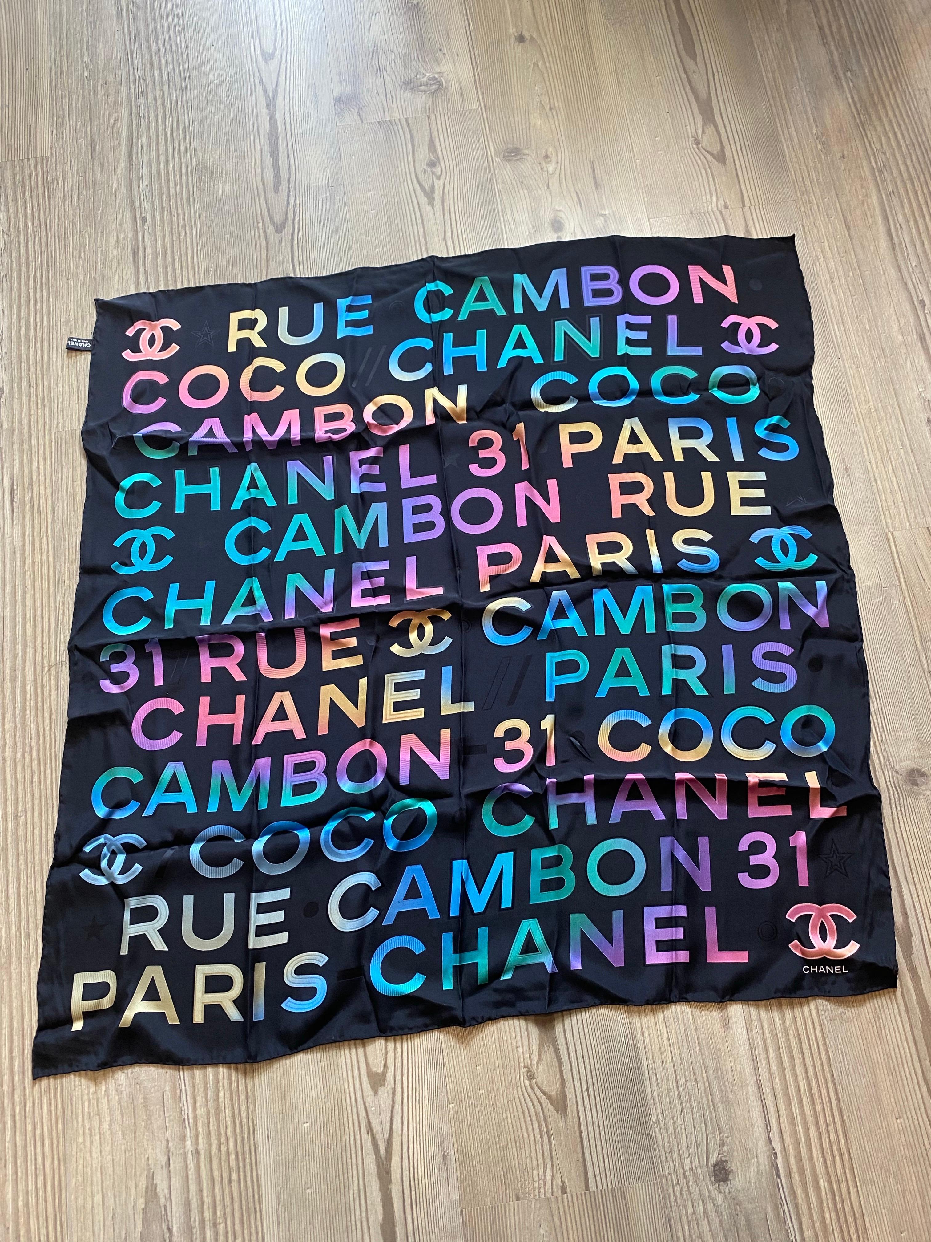 Chanel Rue de Cambon Foulard.
Neon lettering carré pattern. Silk.
Fall 2022.
In excellent condition. Like new.
Measurements: 95 x 95.