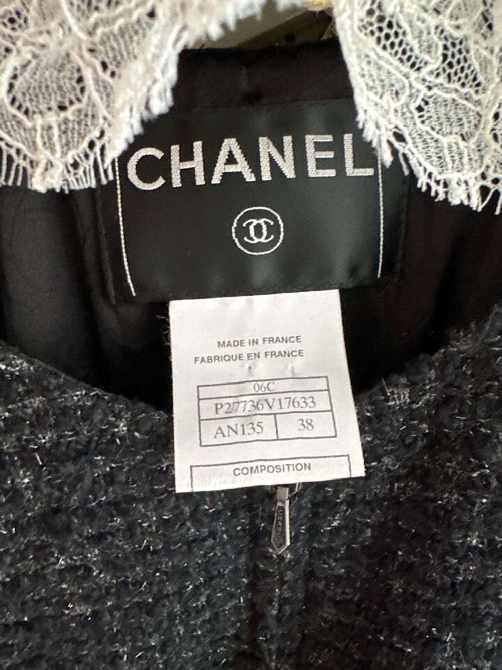 Chanel - Veste en tweed noir Lesage à col et poignets à volants en vente 2