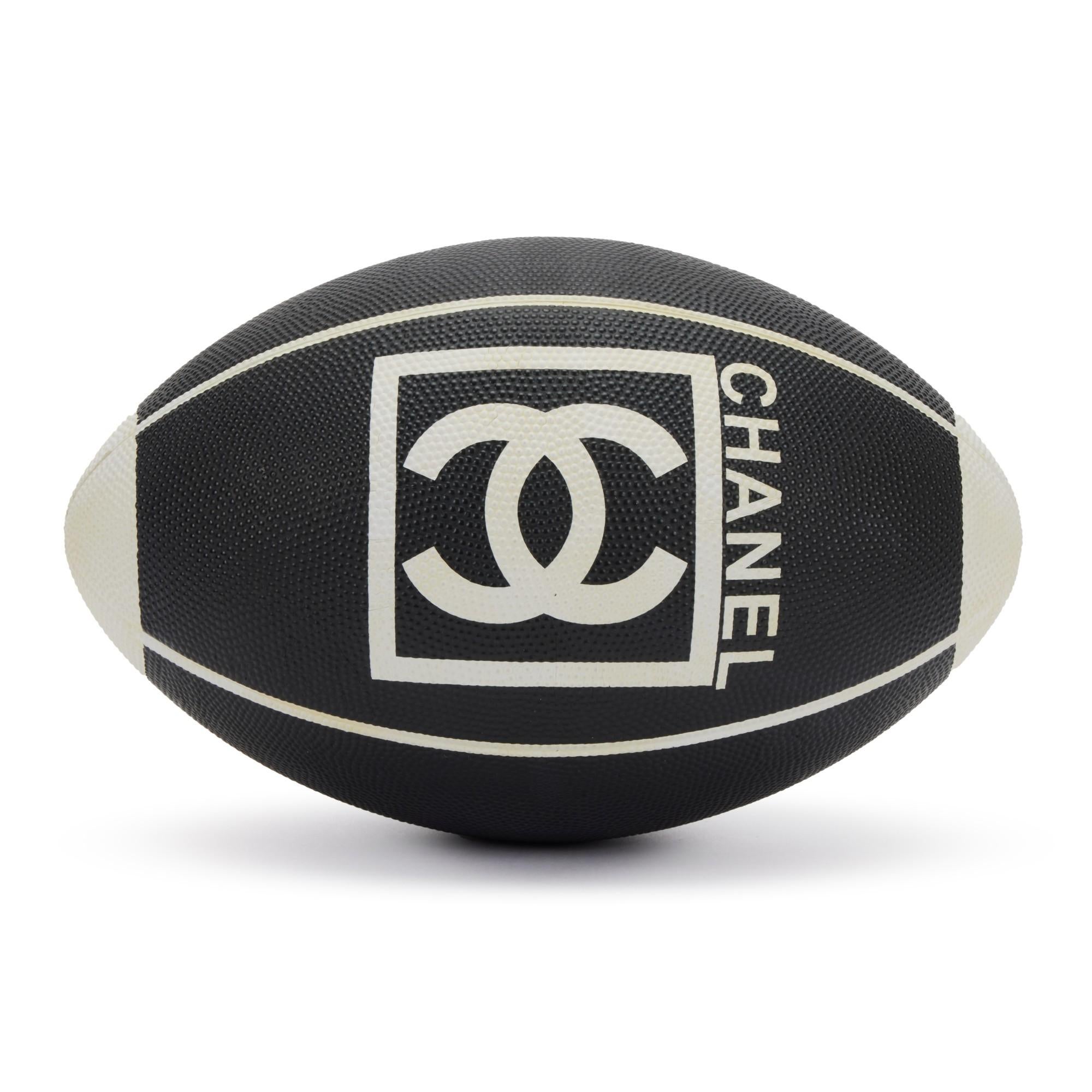 Chanel Chanel-Rugby-F Fußballball im Zustand „Gut“ im Angebot in Miami, FL