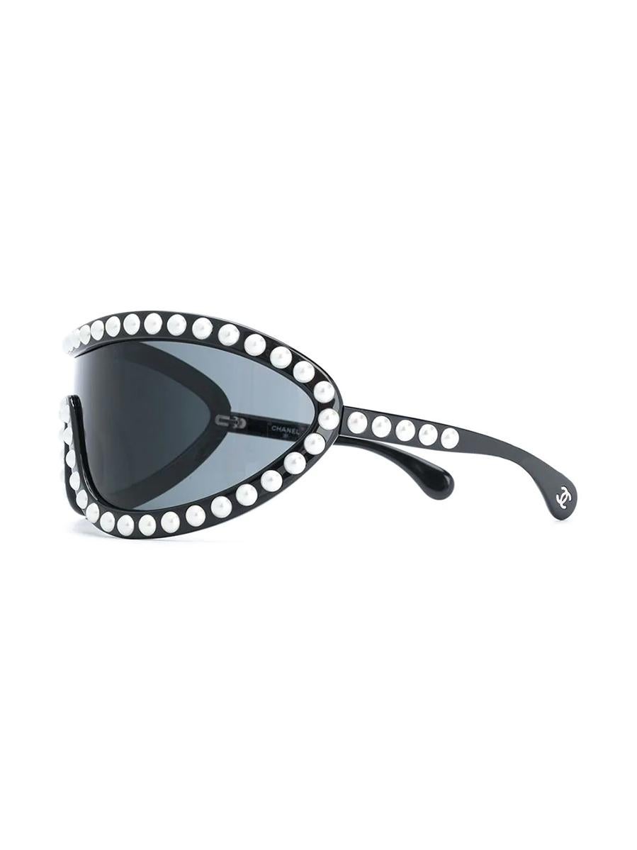 Chanel Laufsteg-Sonnenbrille (Grau)
