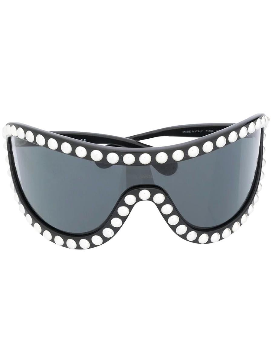 Chanel Laufsteg-Sonnenbrille im Zustand „Hervorragend“ in London, GB