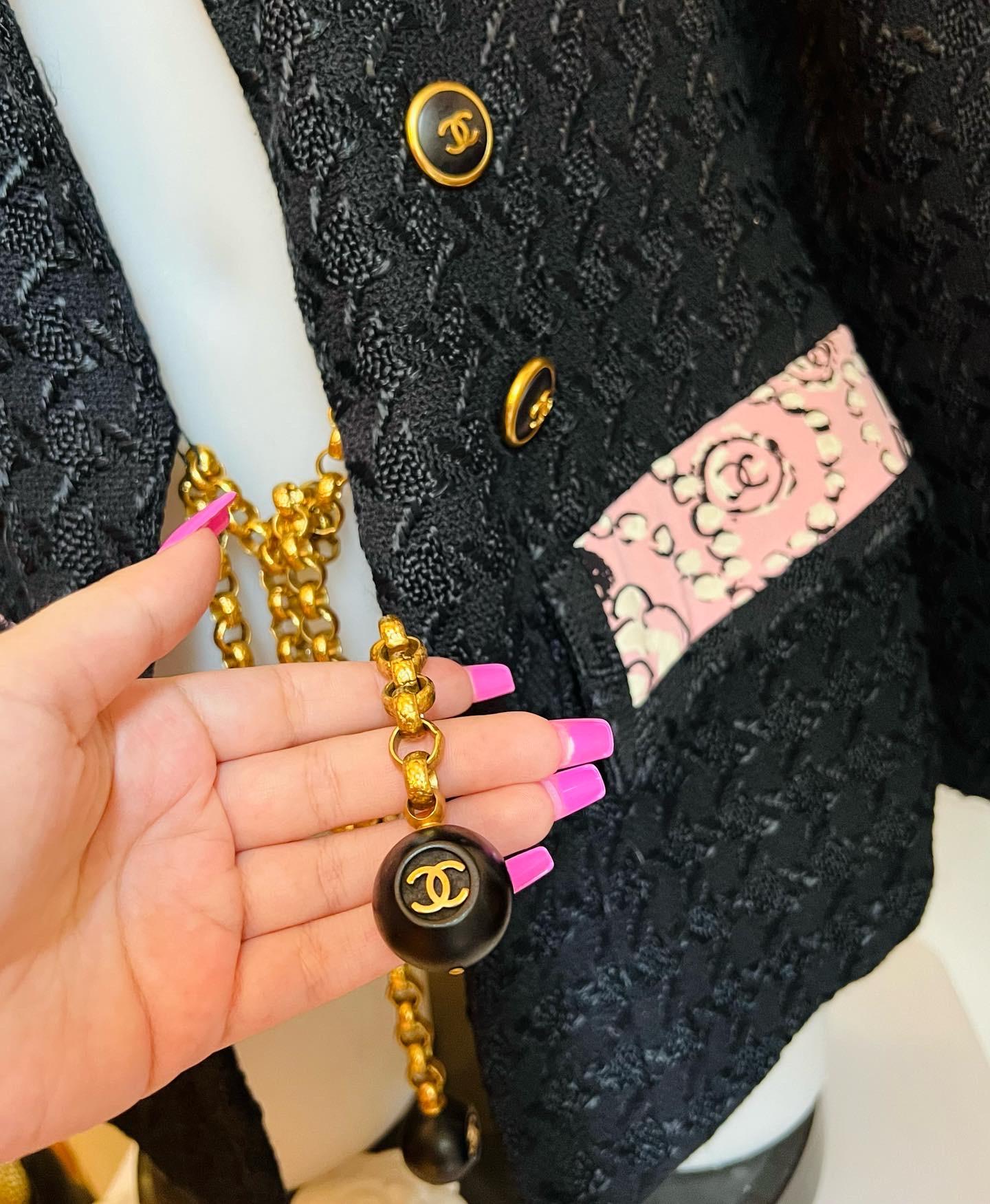 Chanel Runway 1993 jacket  In Excellent Condition For Sale In PARIS, FR