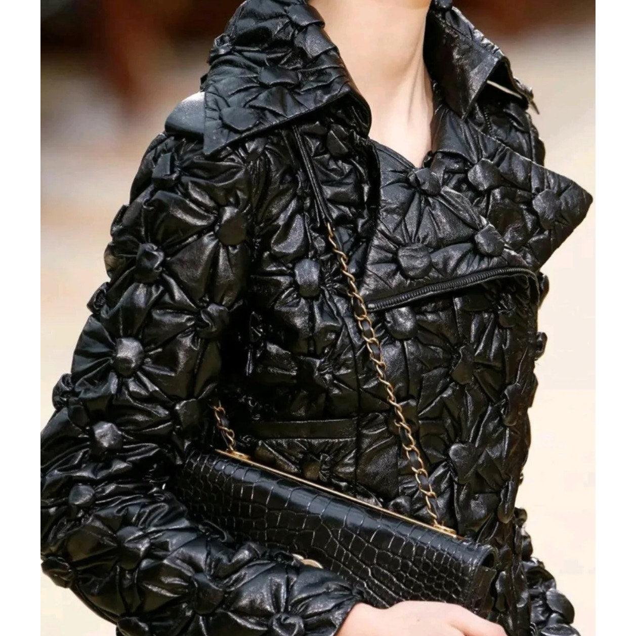 CHANEL Runway 2015 Schwarz gesteppte Lederjacke - Größe 38 im Angebot 3