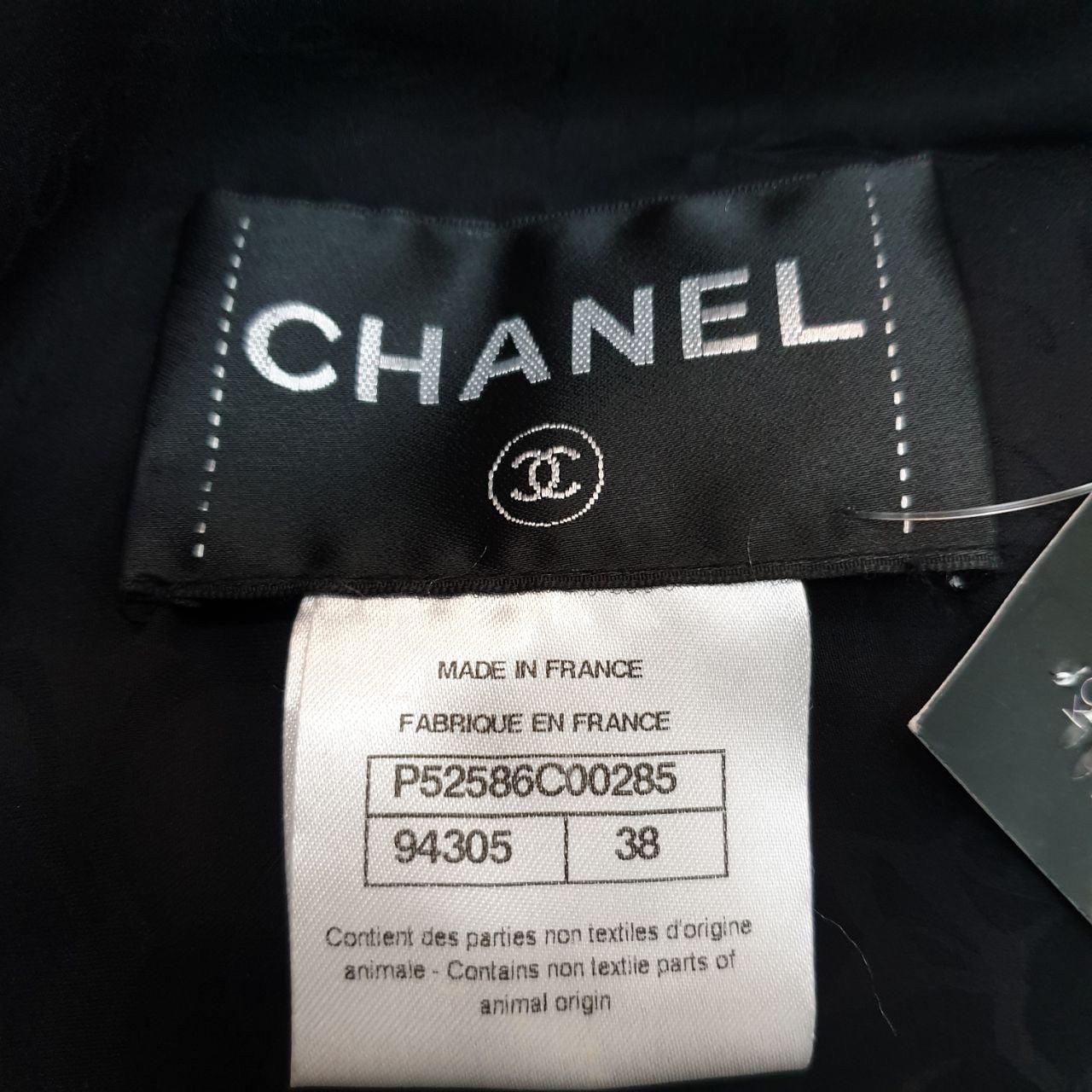 CHANEL Runway 2015 Schwarz gesteppte Lederjacke - Größe 38 im Angebot 4
