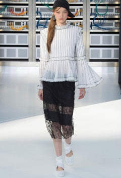 Chanel Laufsteg Schwarzer Spitzen-Midirock