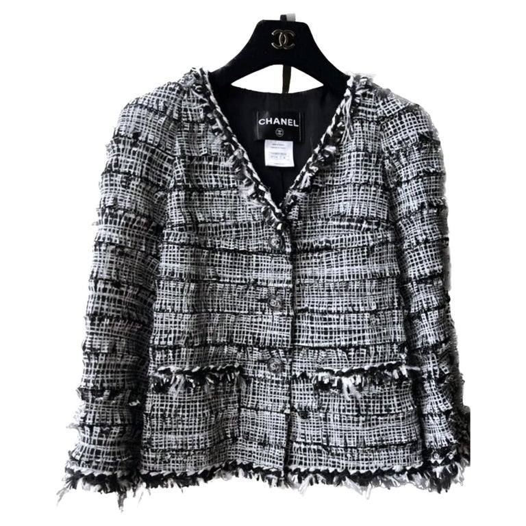 Iconic Chanel 10C Tweed Fringed Classic Jacket Blazer NEW 42 Exquisite Coat