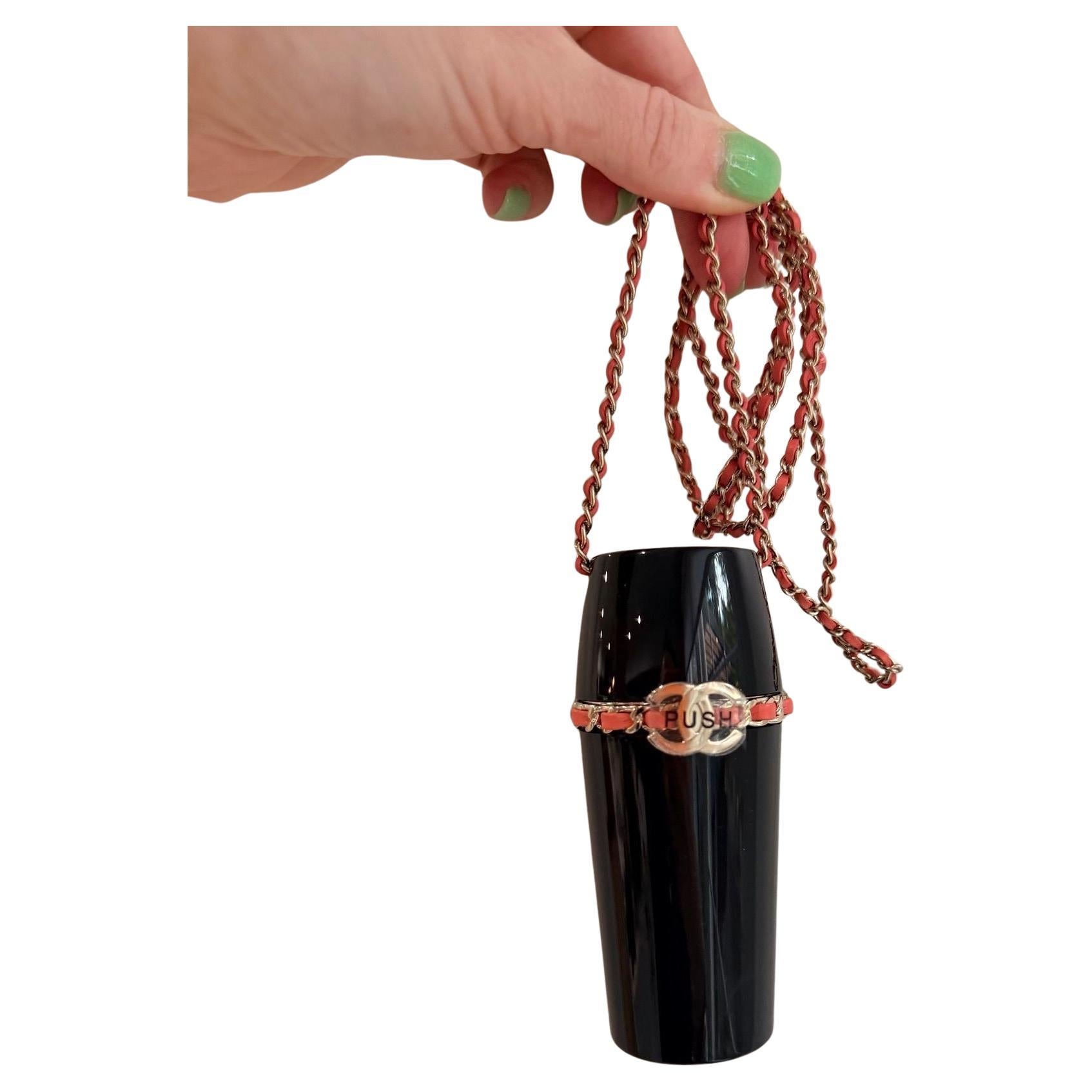 Chanel Runway Schwarz Lucite Leder Rosa Kette Trim Lippenstift Fall Halskette im Angebot