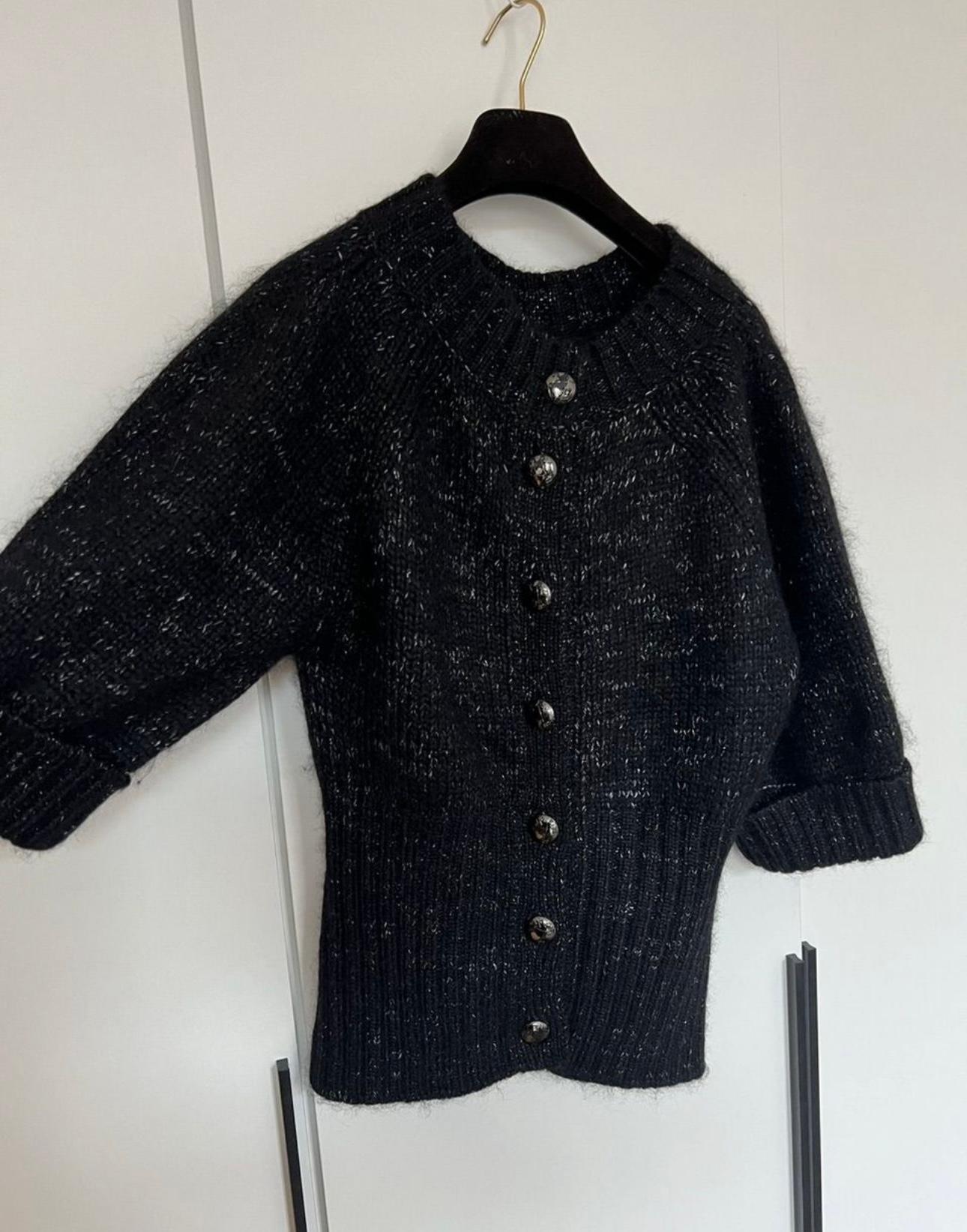 Chanel Runway CC Buttons Luxurious Cashmere Jumper In Excellent Condition In Dubai, AE
