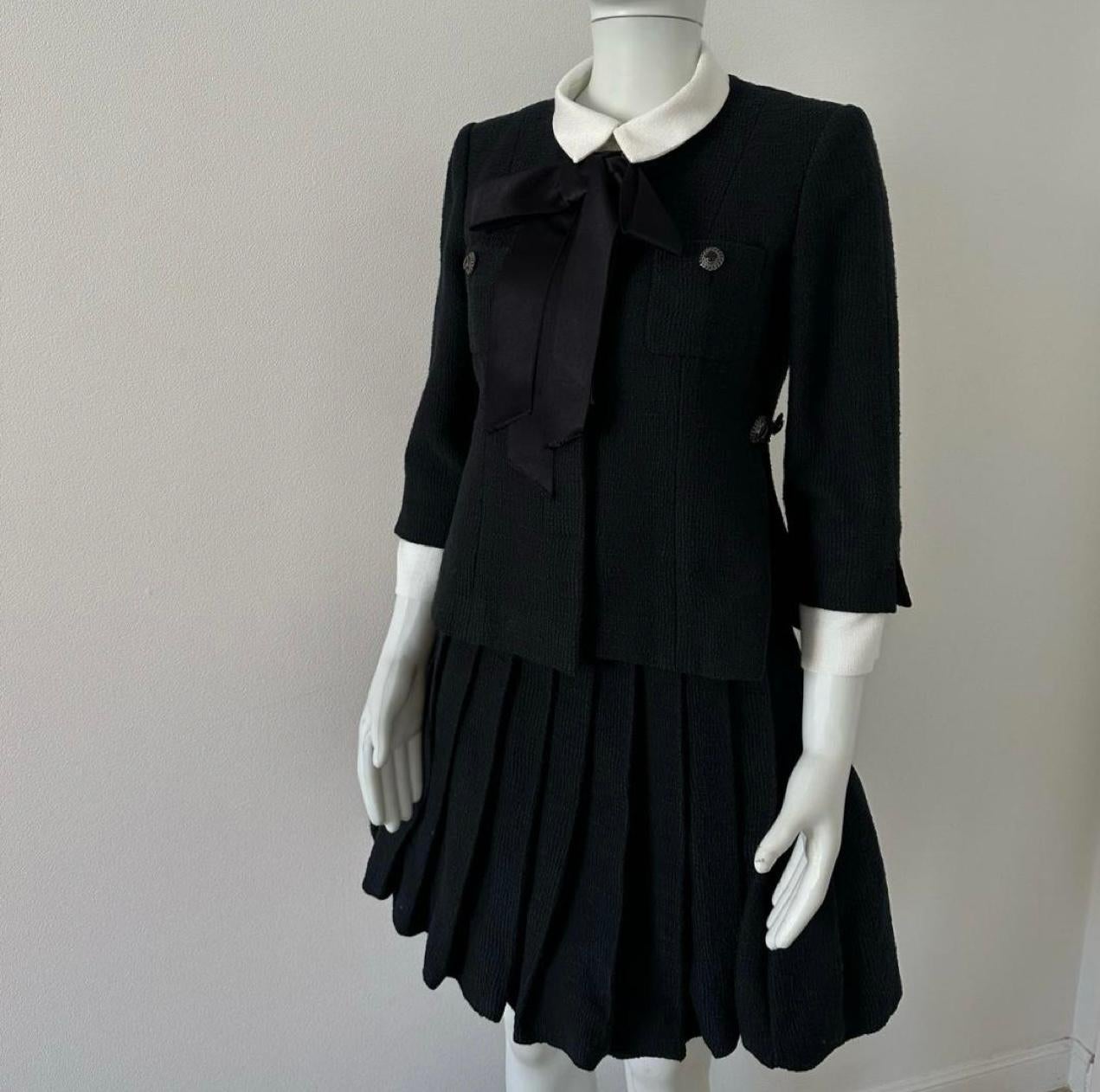 Women's or Men's Chanel Runway CC Gripoix Buttons Black Tweed Ensemble For Sale