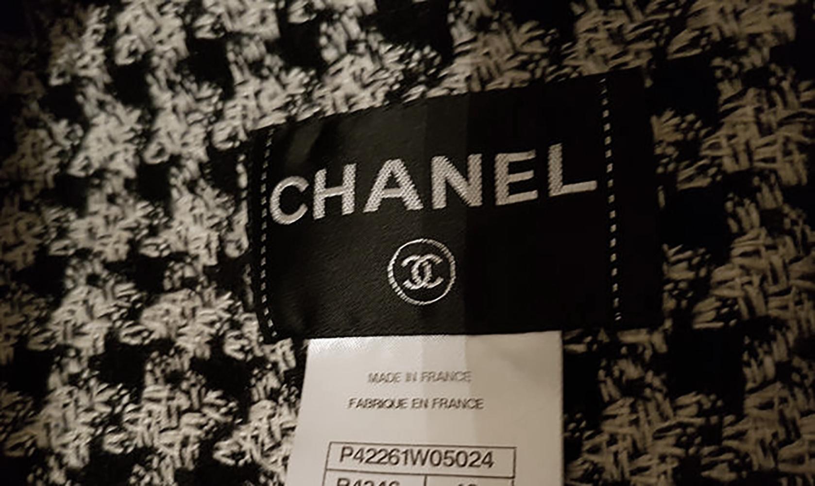 Chanel Runway CC Gripoix Buttons Tweed Cape 50 FR 10