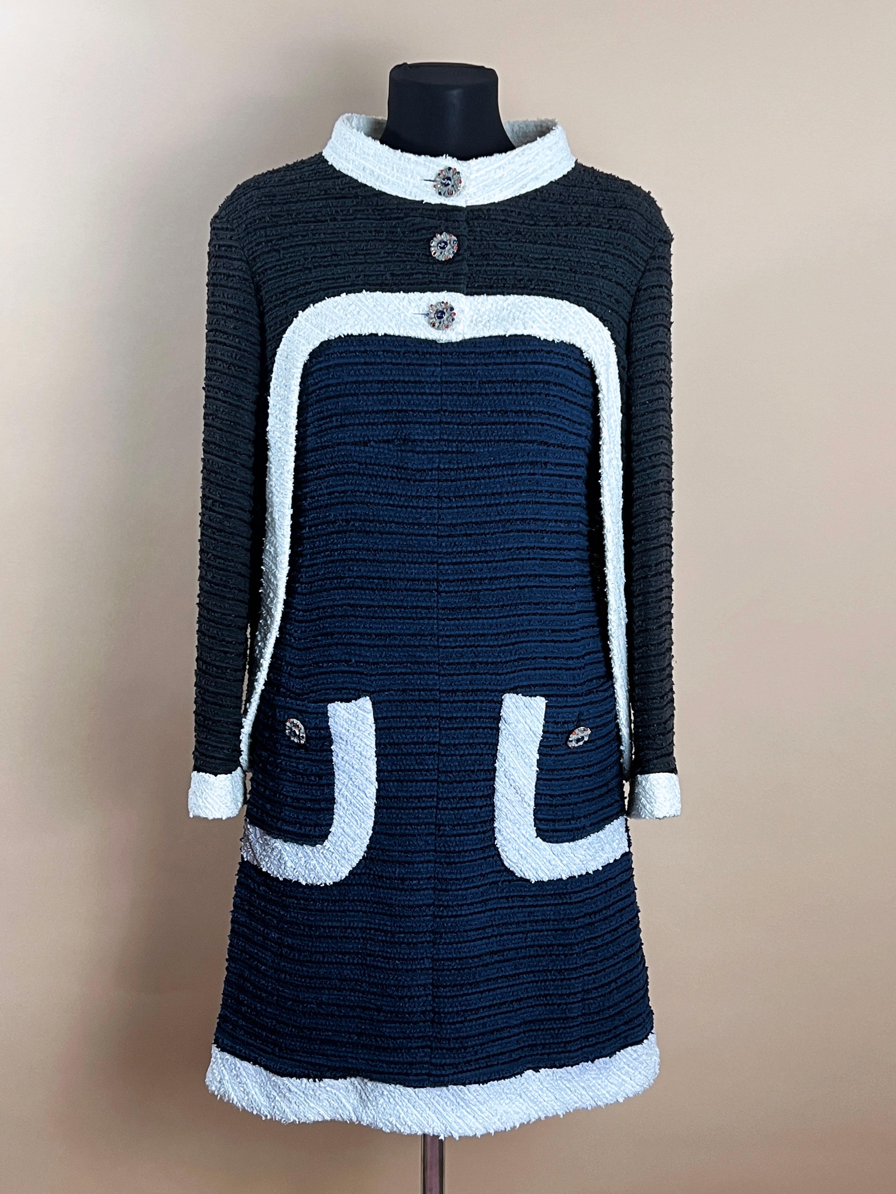 Chanel Runway CC Jewel Buttons Black Tweed Crop Jacket  For Sale 6