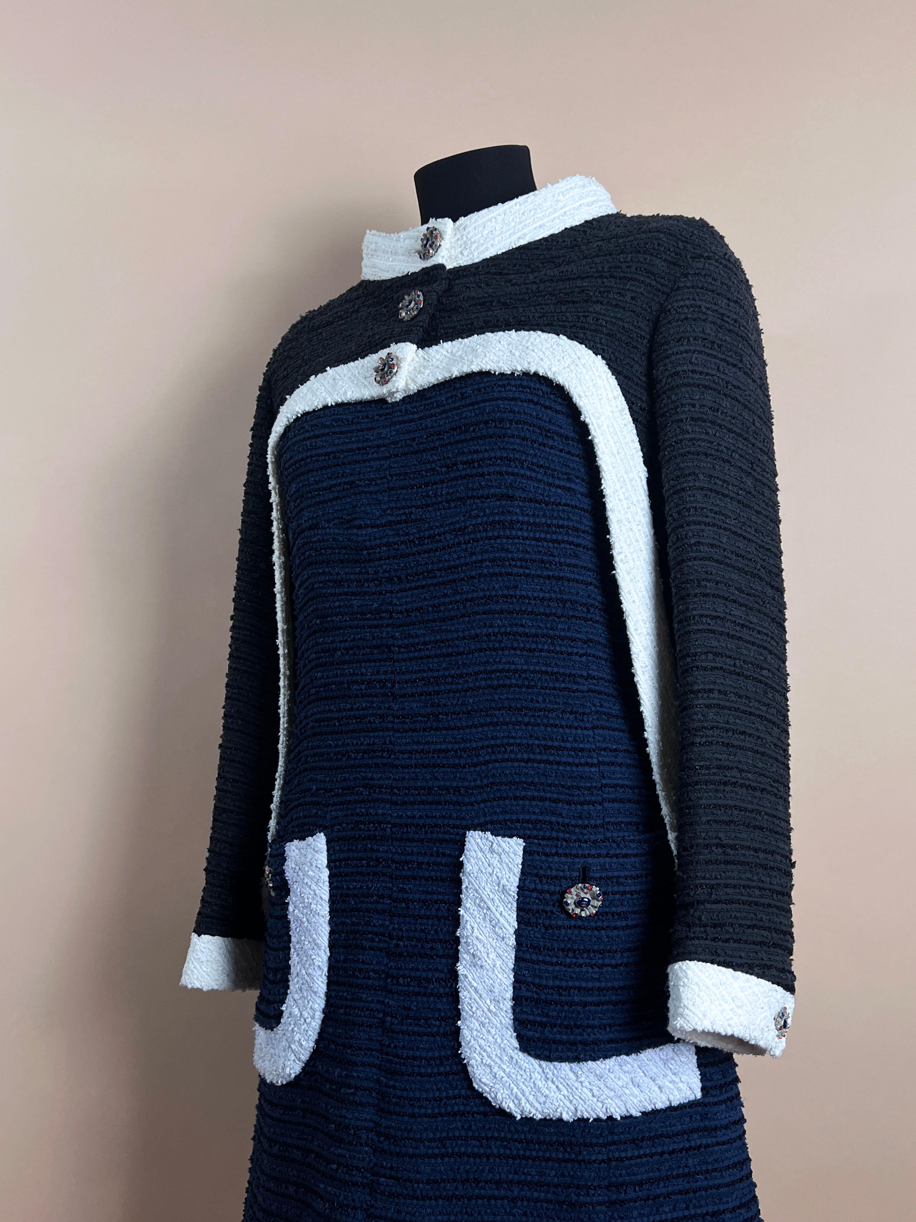 Chanel Runway CC Jewel Buttons Black Tweed Crop Jacket  For Sale 5