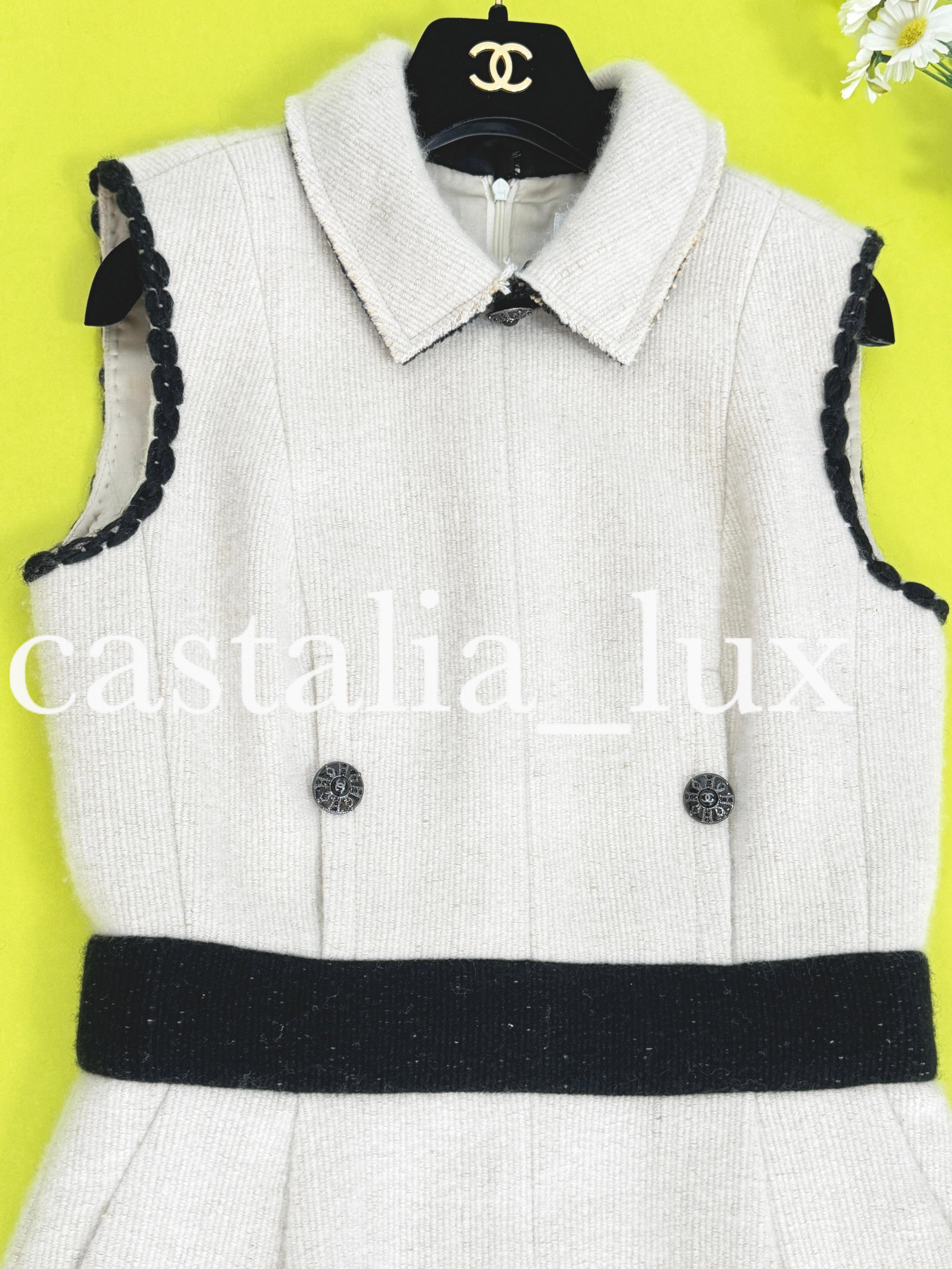 Chanel Runway CC Jewel Gripoix Buttons Dress 14