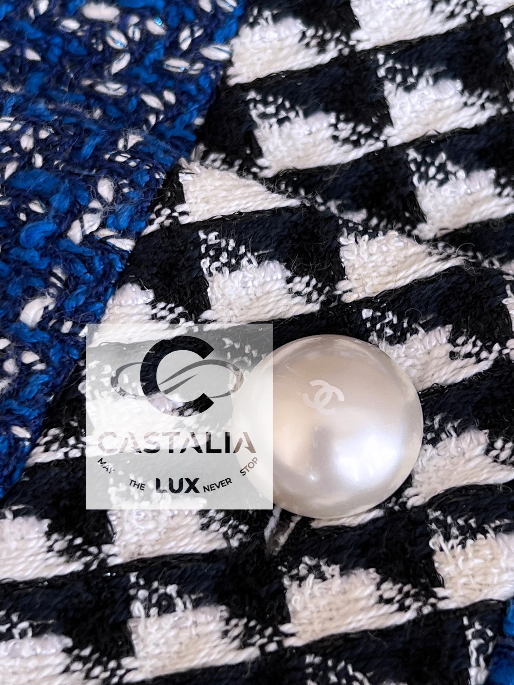 Chanel, giacca in tweed con bottoni di perle, 34 FR in vendita 8