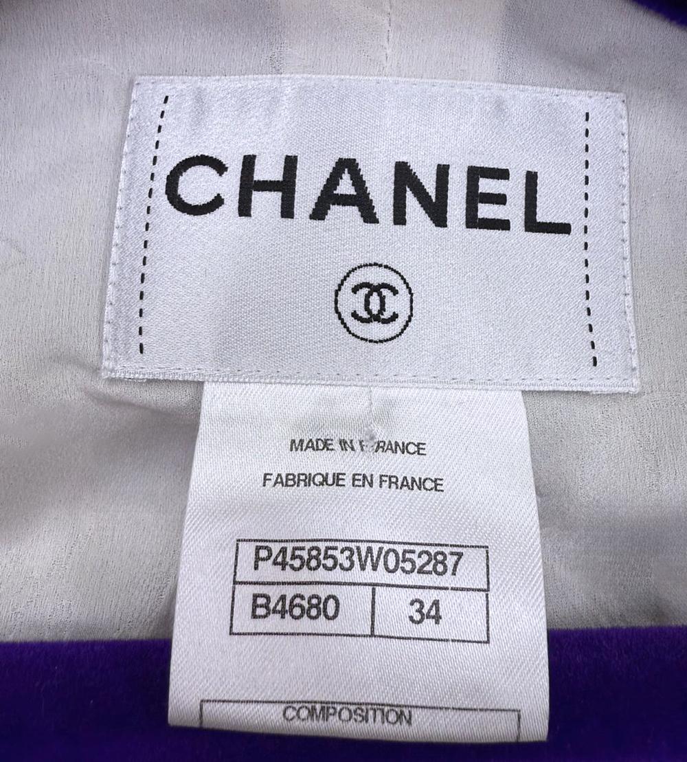 Chanel, giacca in tweed con bottoni di perle, 34 FR in vendita 11